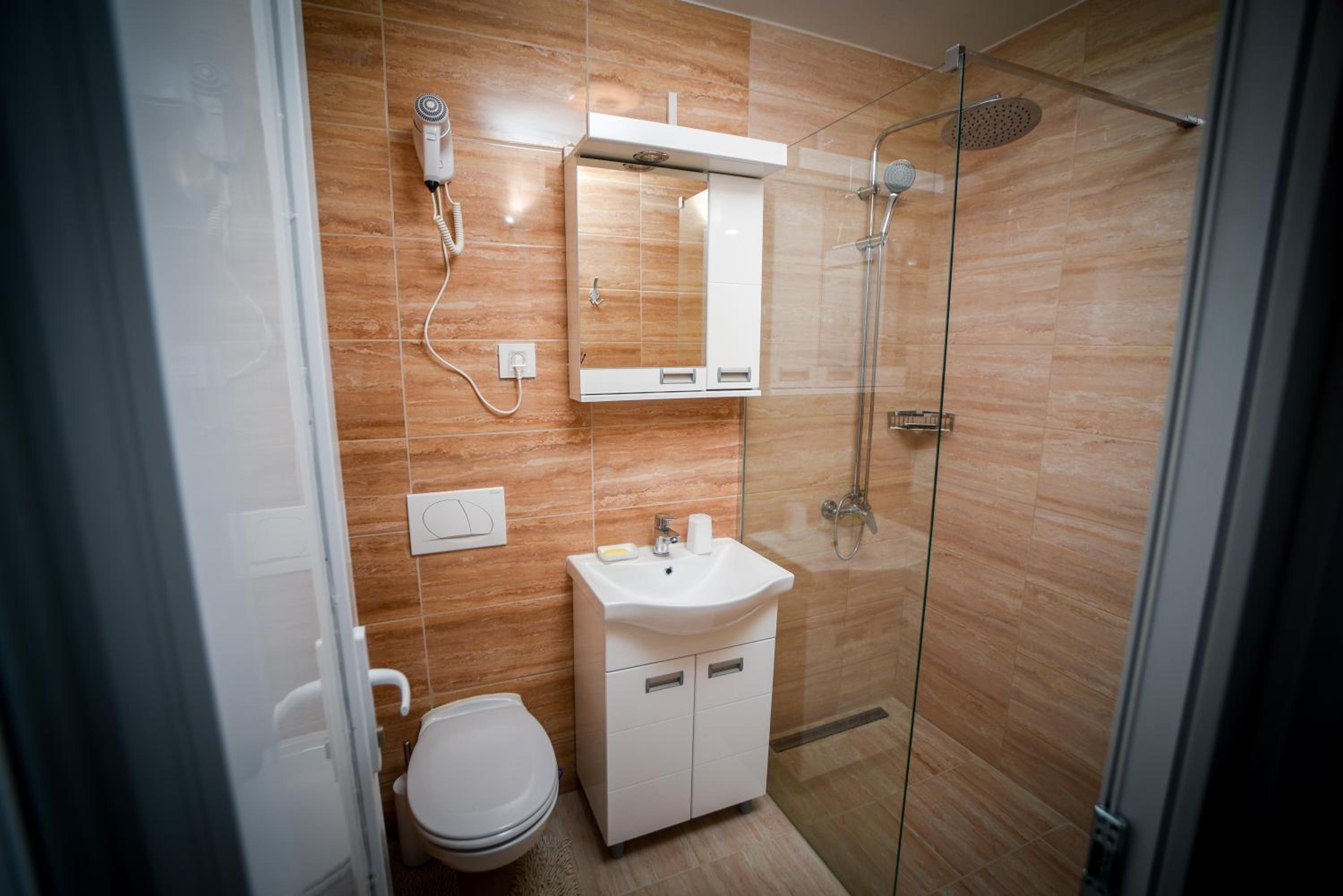 Triple Room with Bathroom photo 2