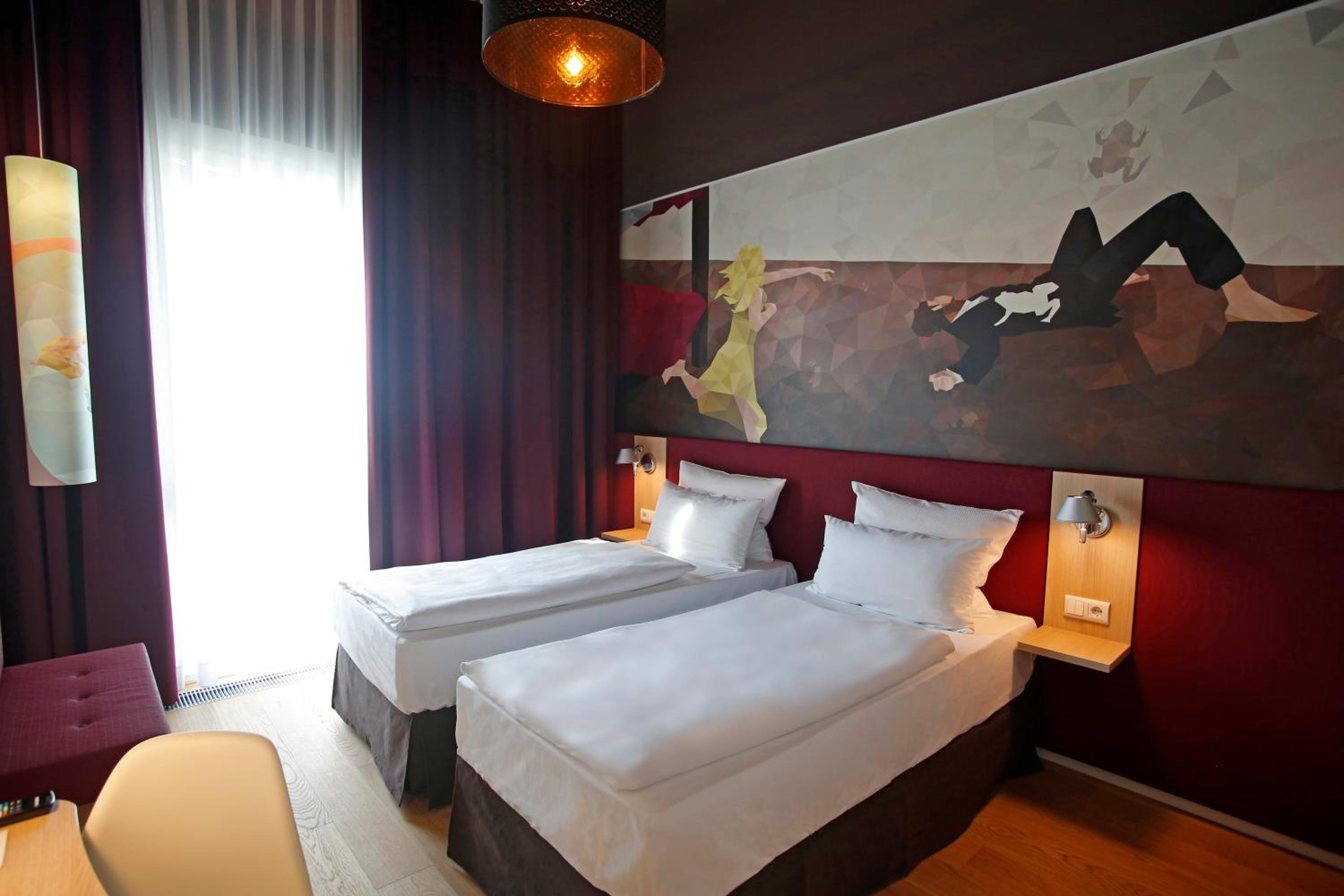 Twin Room - Photo 5