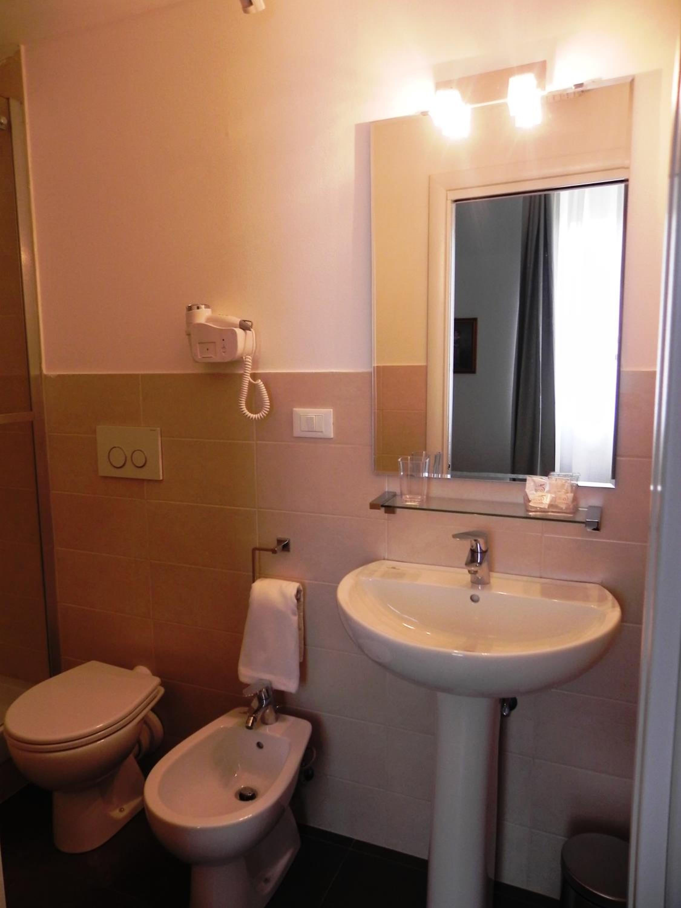 Deluxe King Room photo 3