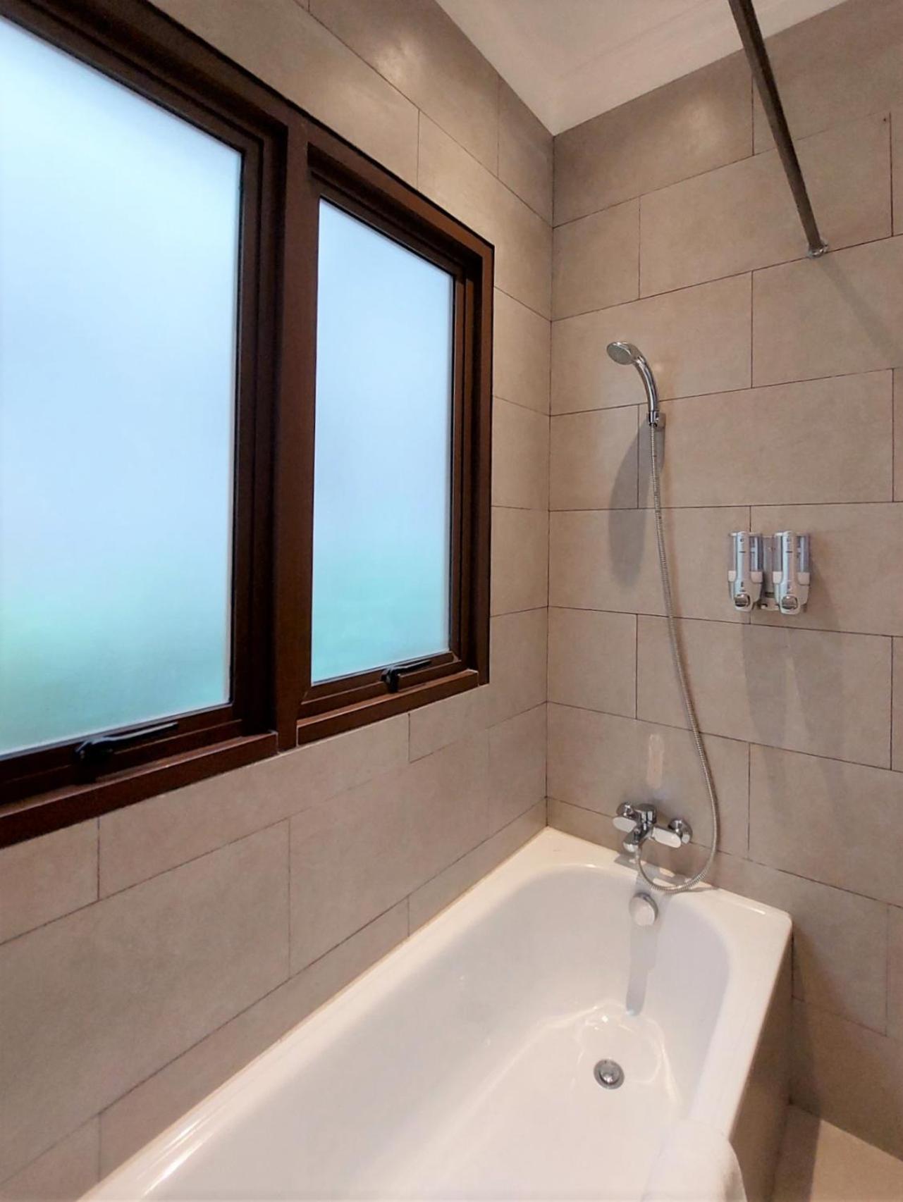 Deluxe Room - Photo 6