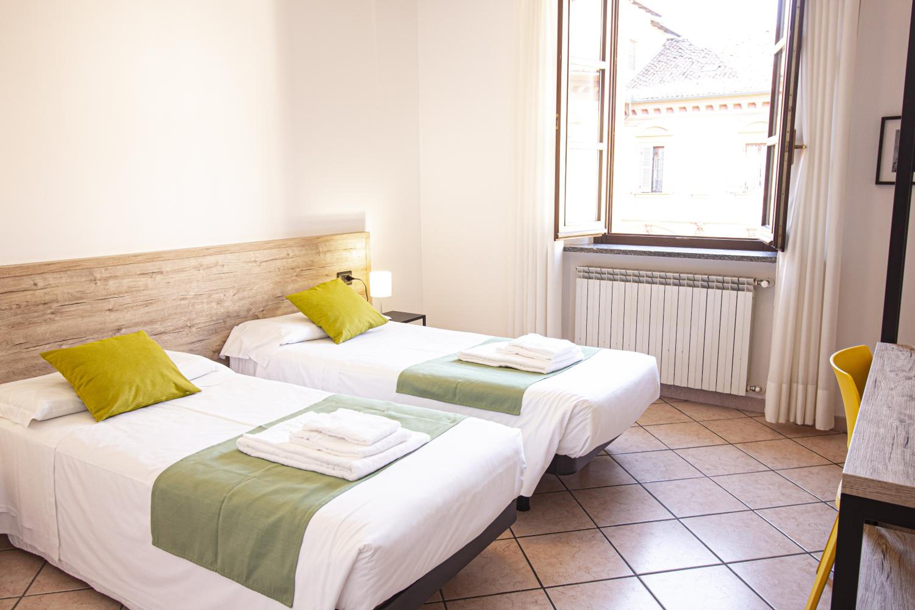 Standard Double or Twin Room - Photo 5