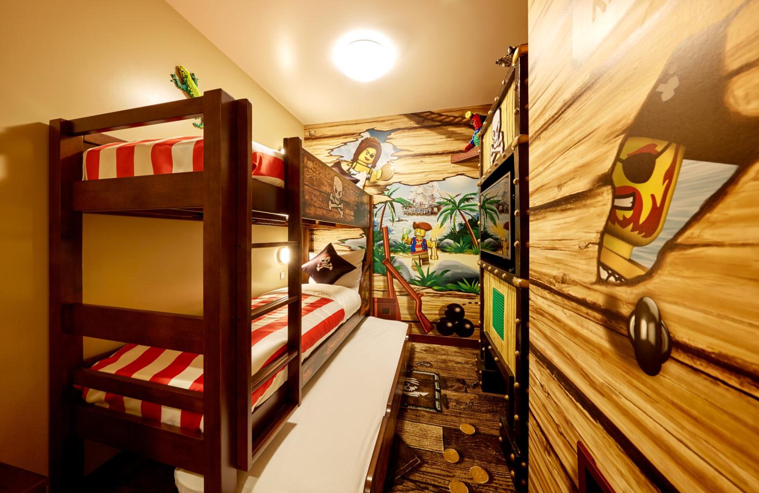 Pirate Premium Guestroom - Photo 3