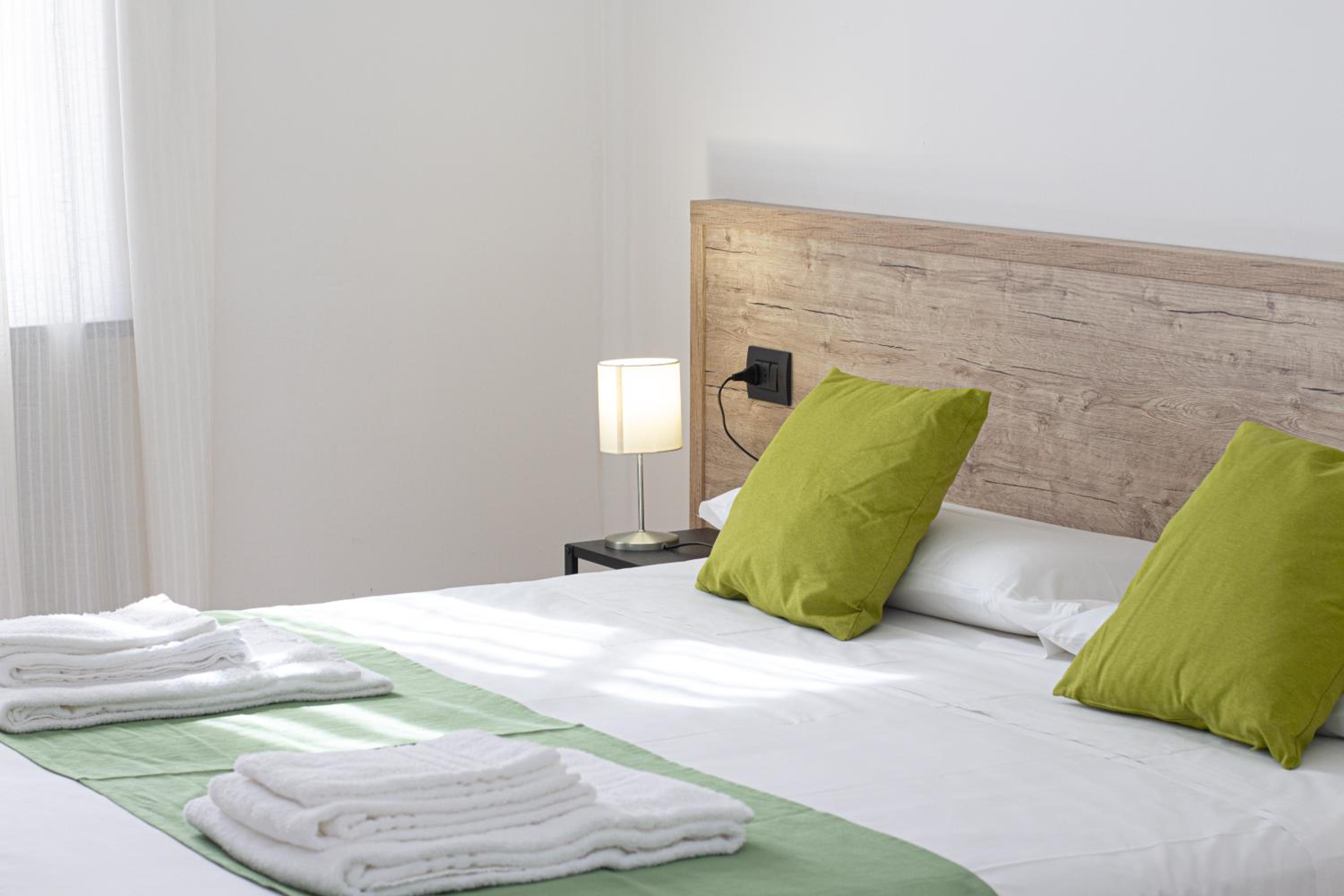 Standard Double or Twin Room - Photo 19
