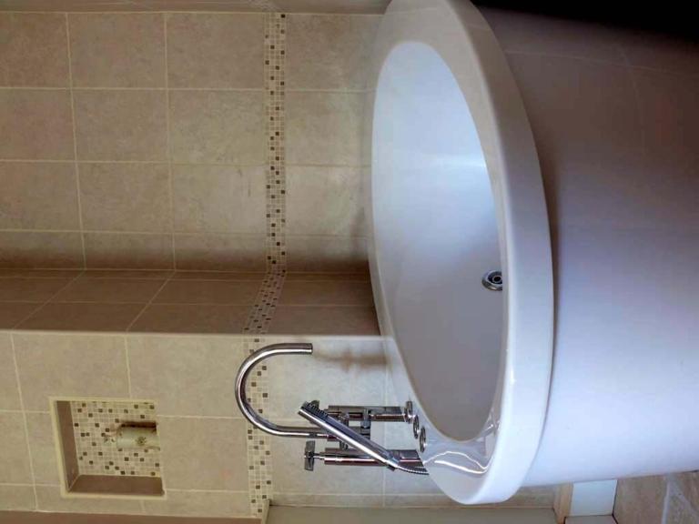 Four Poster Suite with Spa Bath photo 3