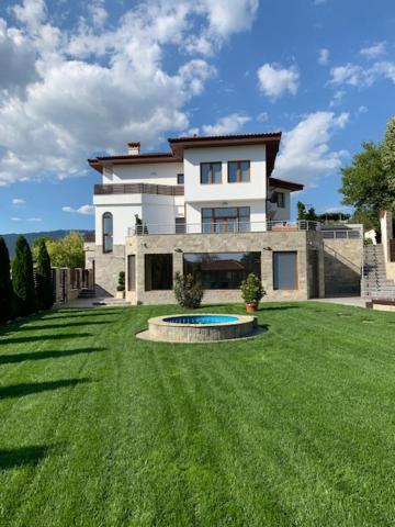 Three-Bedroom Villa photo 1