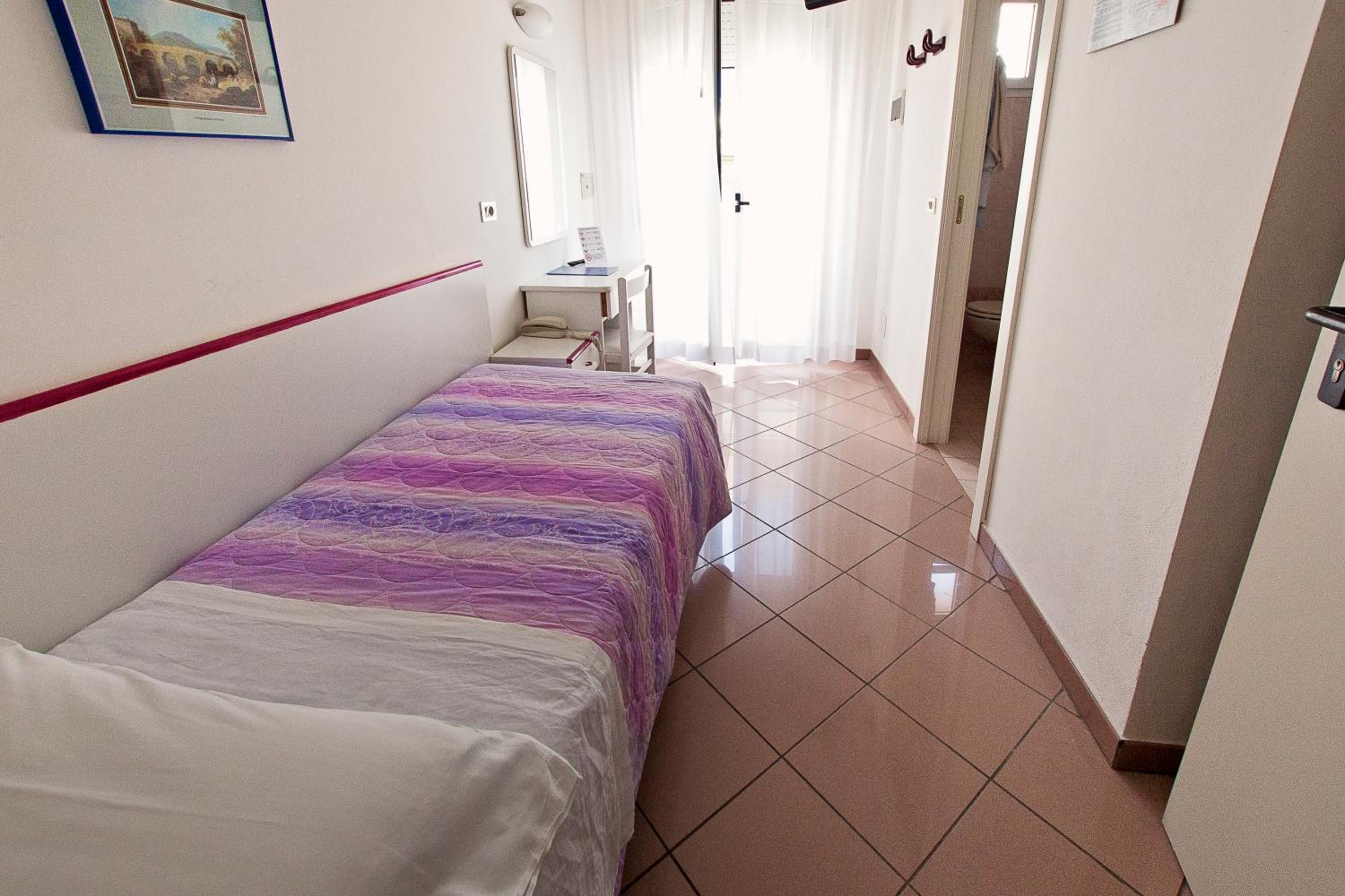 Single Room photo 3