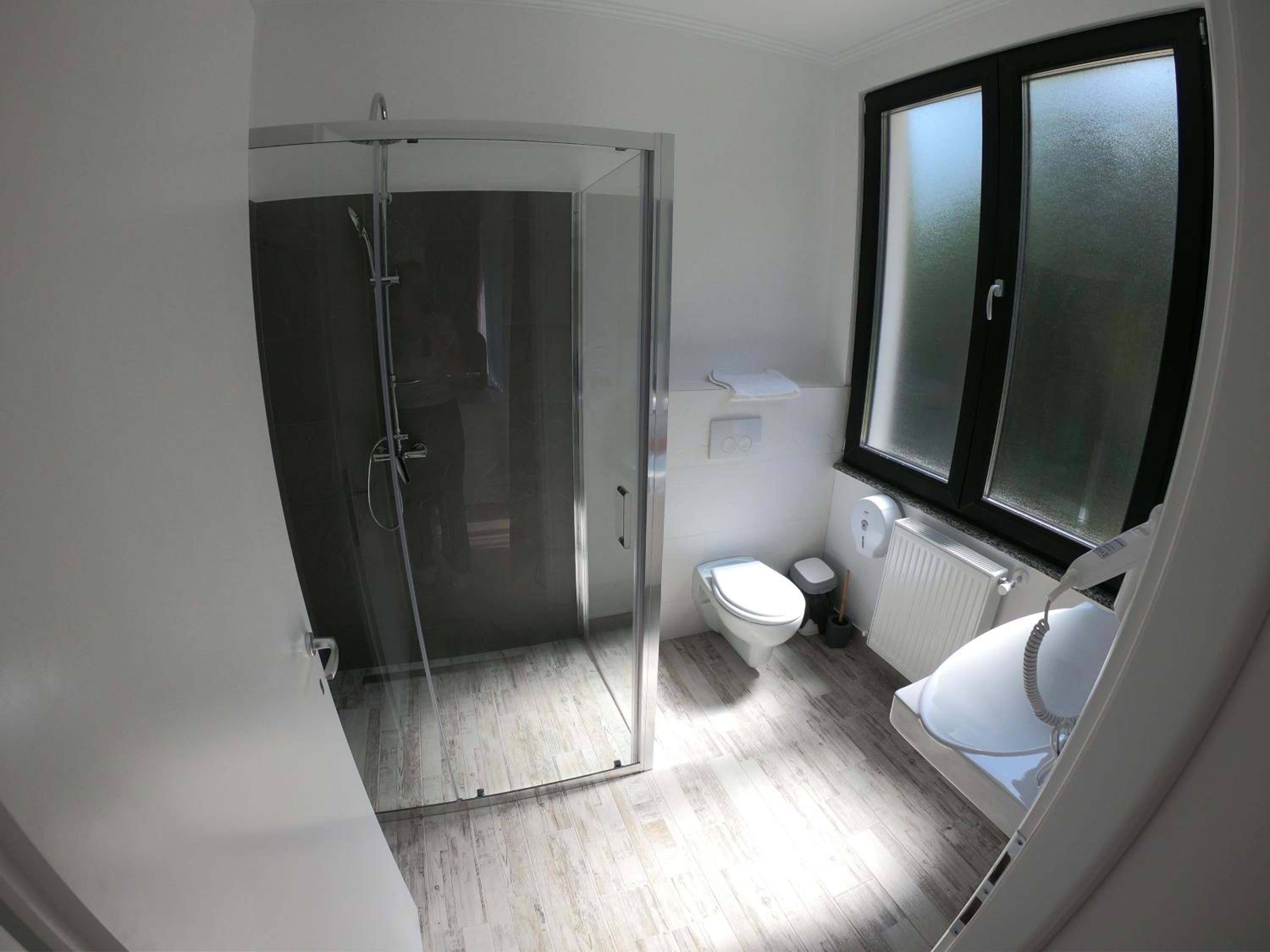 Standard Twin Room - Photo 6