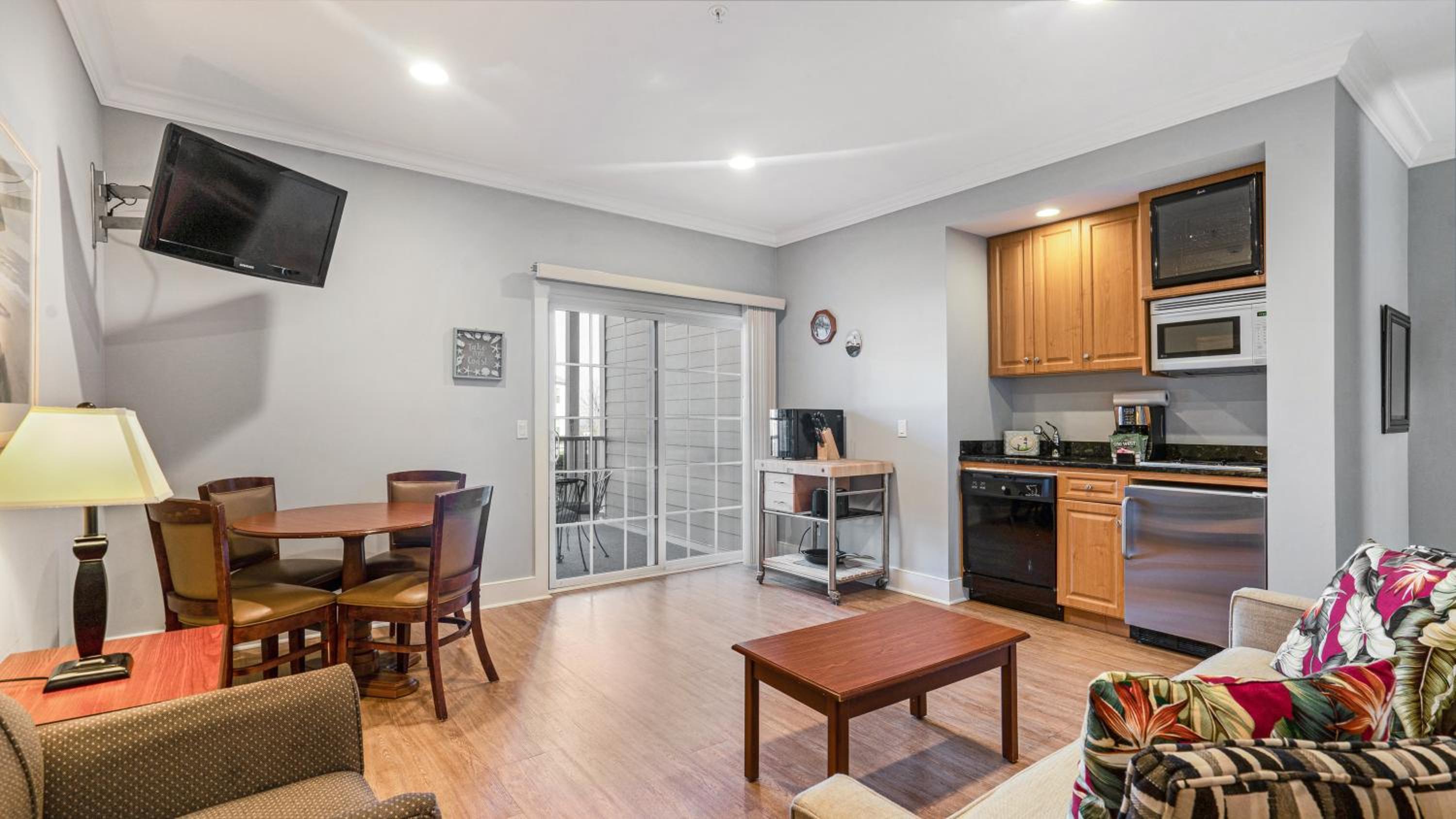 Apartment with Balcony photo 3