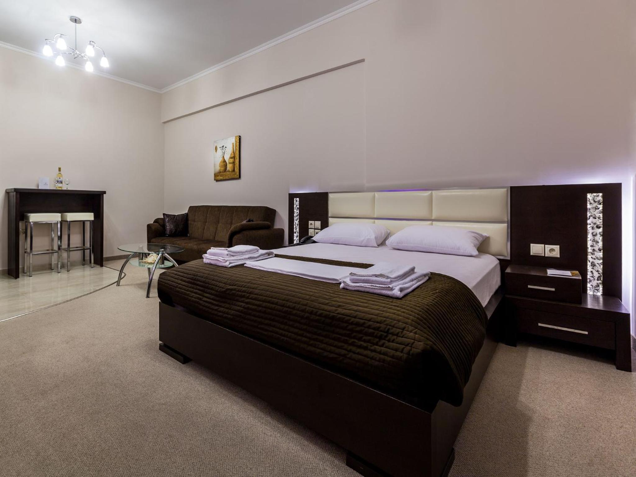 Deluxe Apartment with Hot Tub