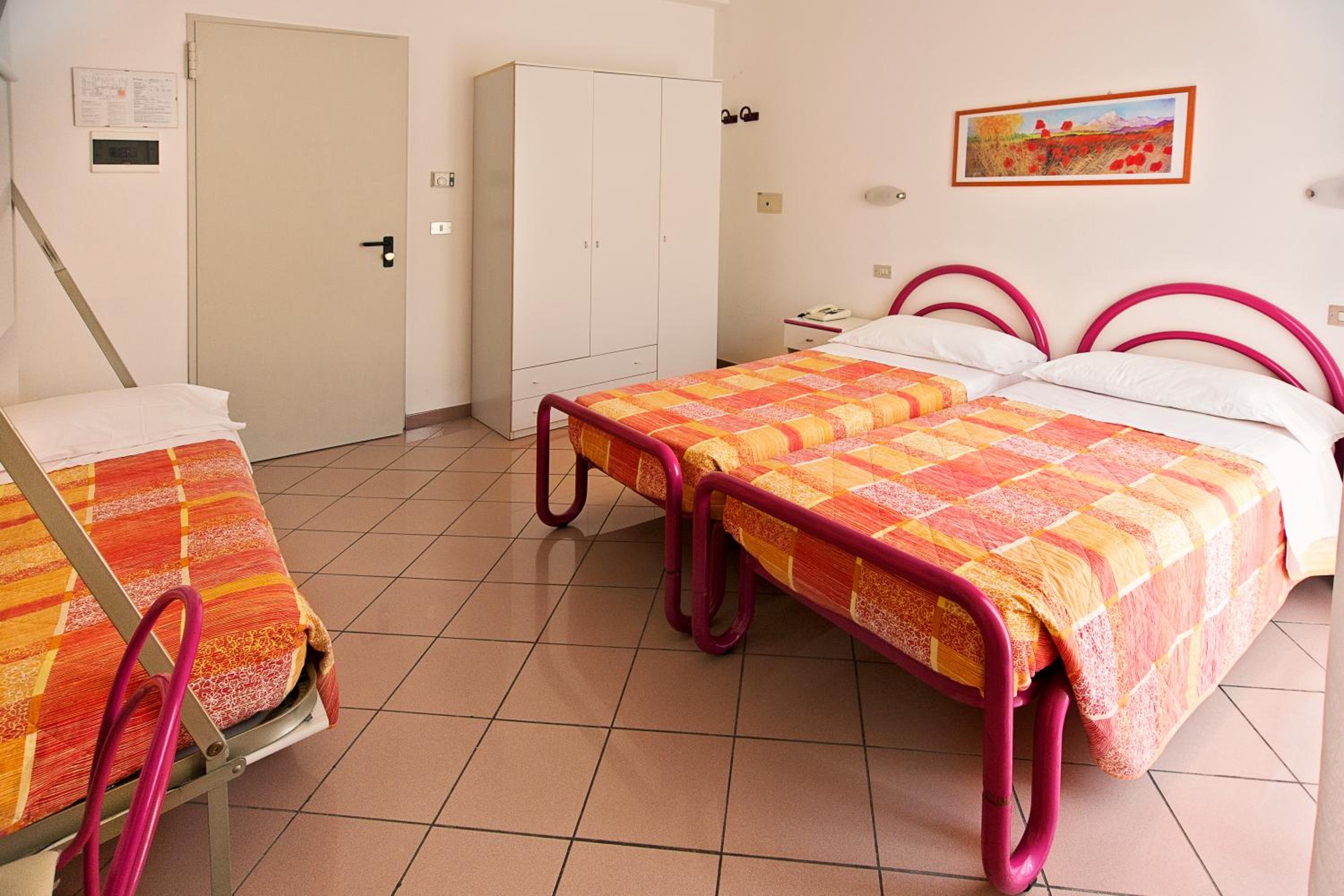 Triple Room - Photo 9