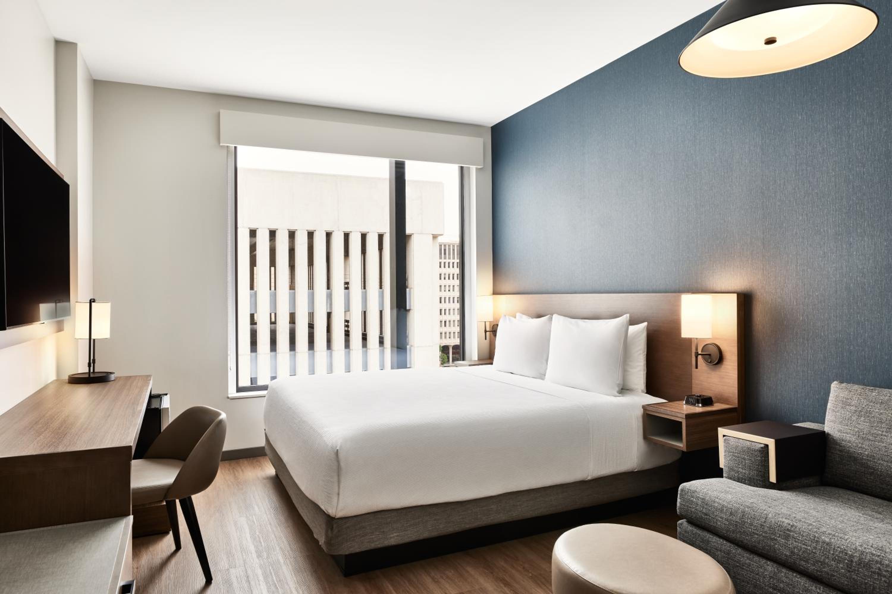 King Room with City View - Photo 2