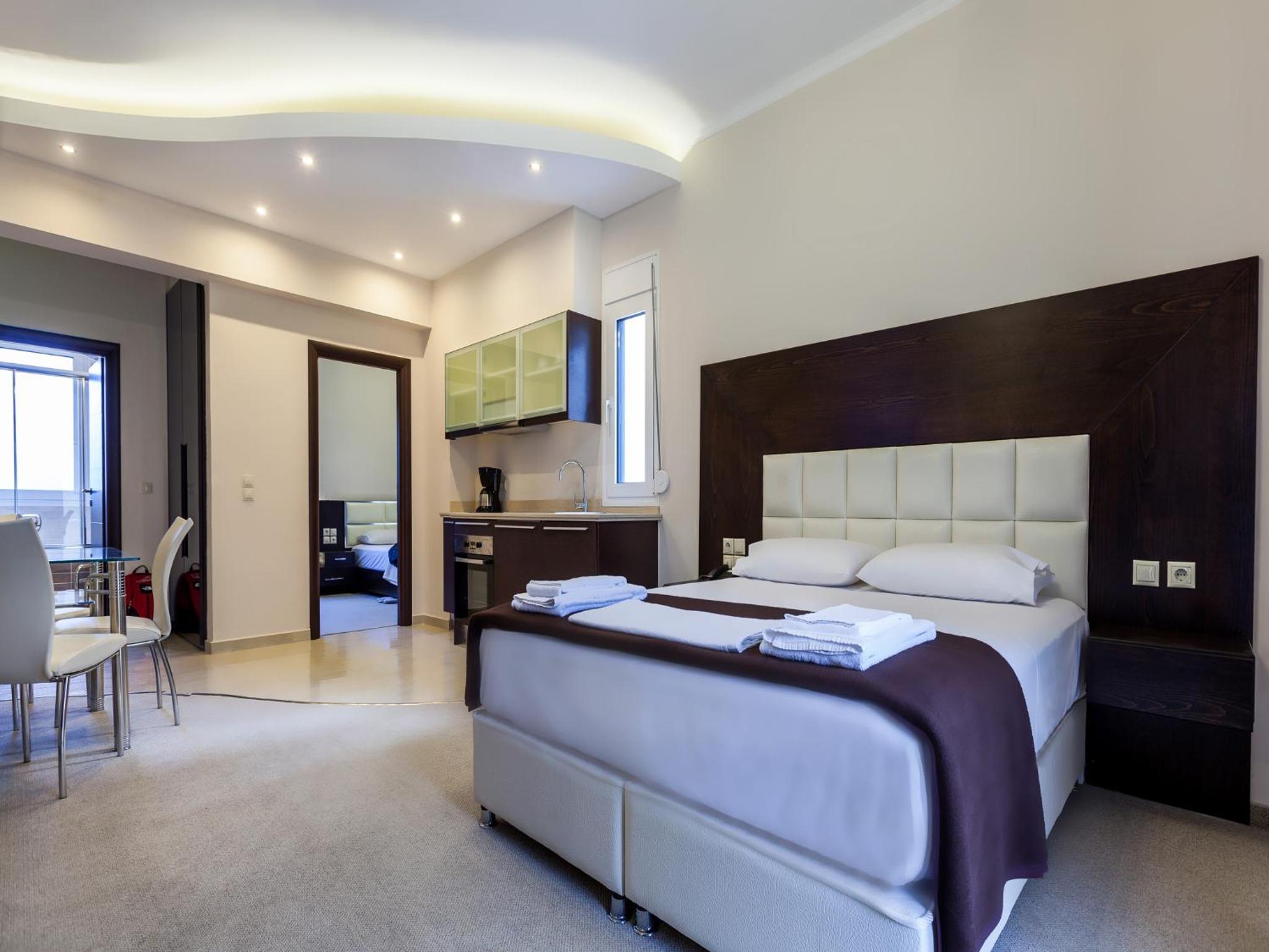 One-Bedroom Suite with Outside Hot Tub & Garden