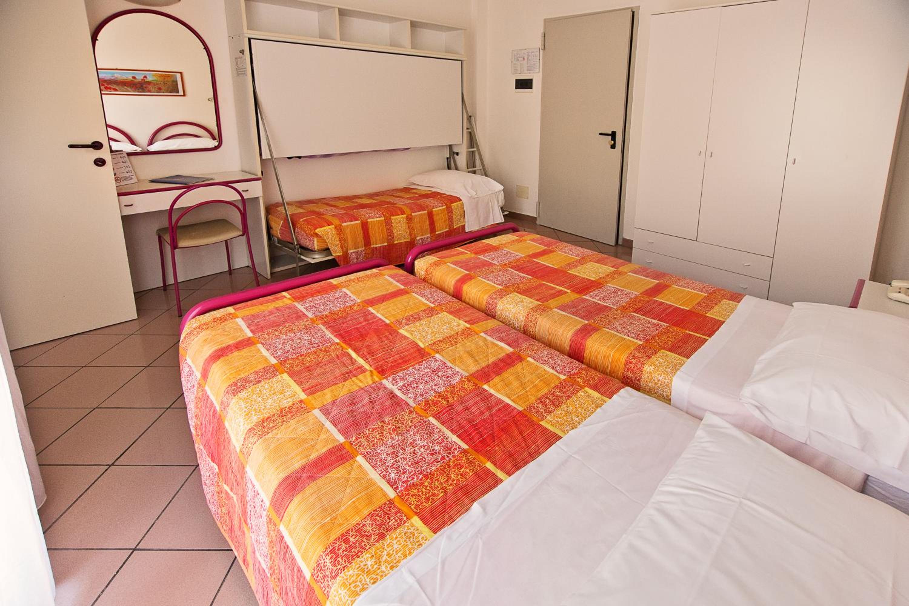 Triple Room - Photo 8