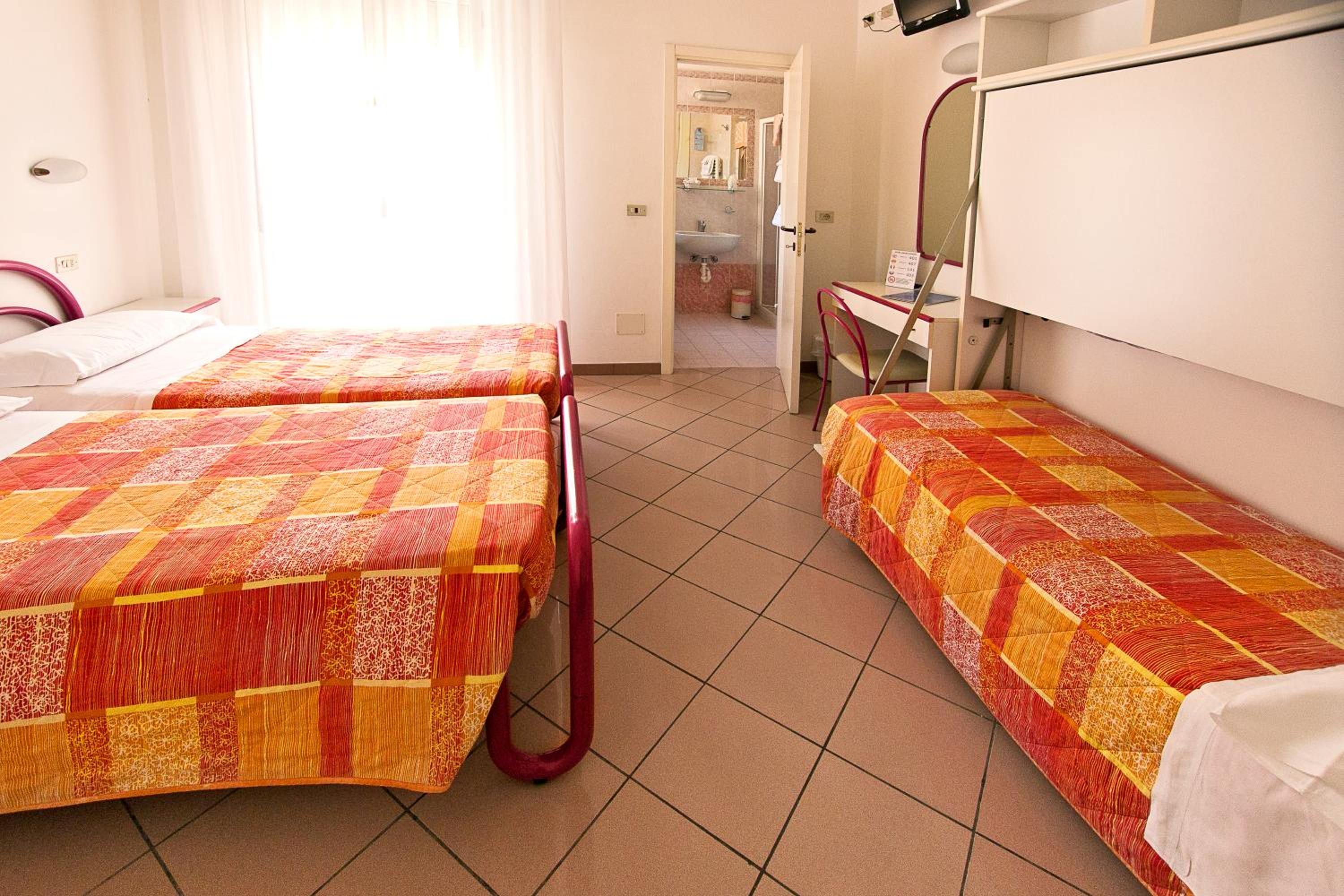 Triple Room - Photo 7