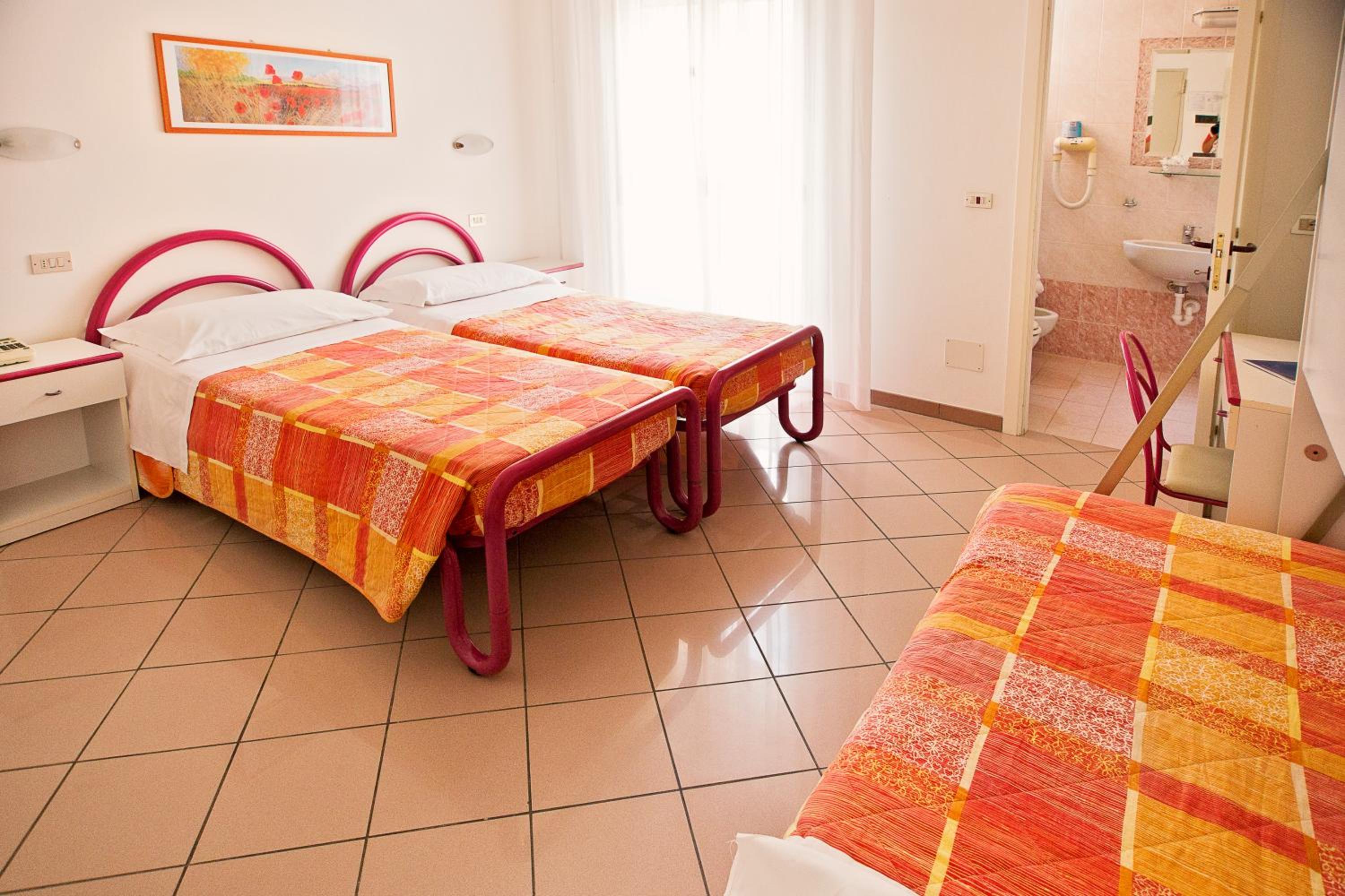 Triple Room - Photo 6