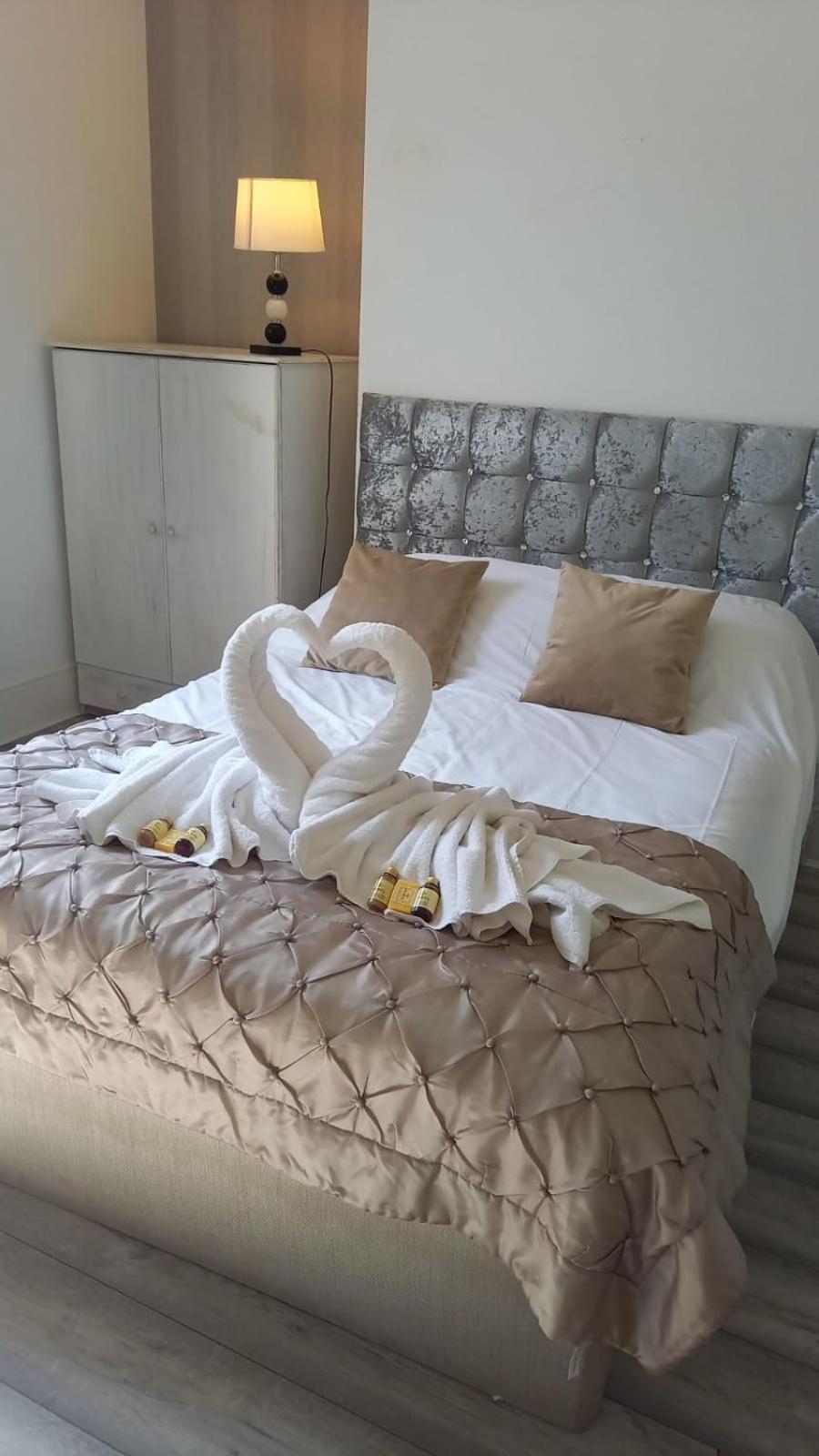 Double or Twin Room with Private Bathroom photo 1