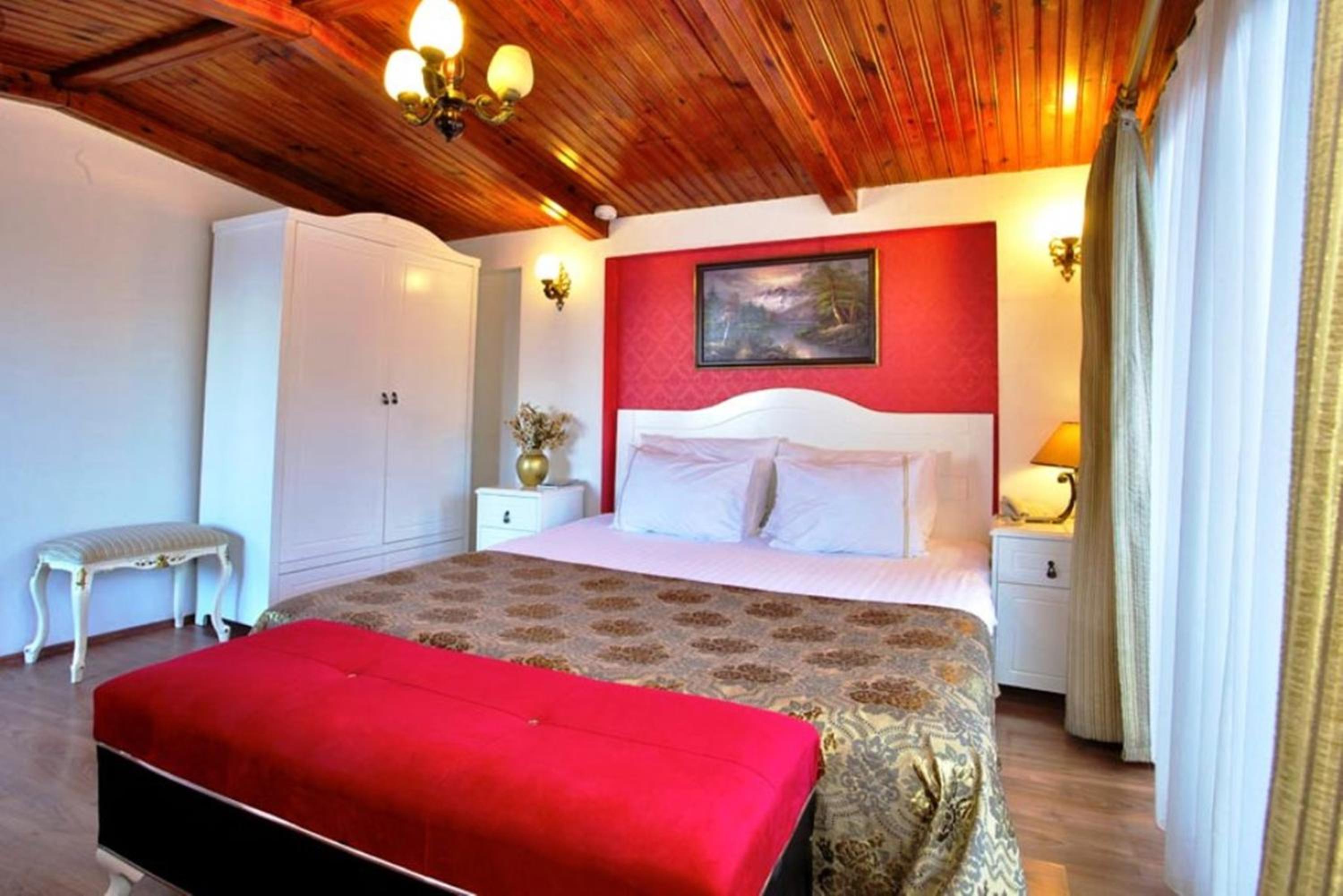 Deluxe Double Room with Balcony photo 2