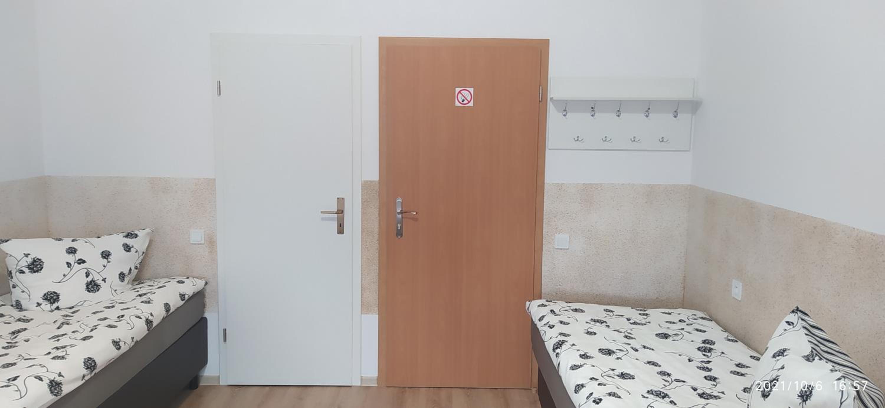 Quadruple Room with Shower - Photo 2