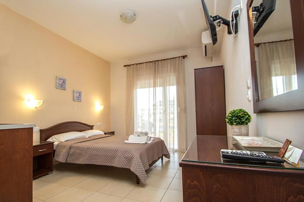 Studio (2 Adults) - Photo 1