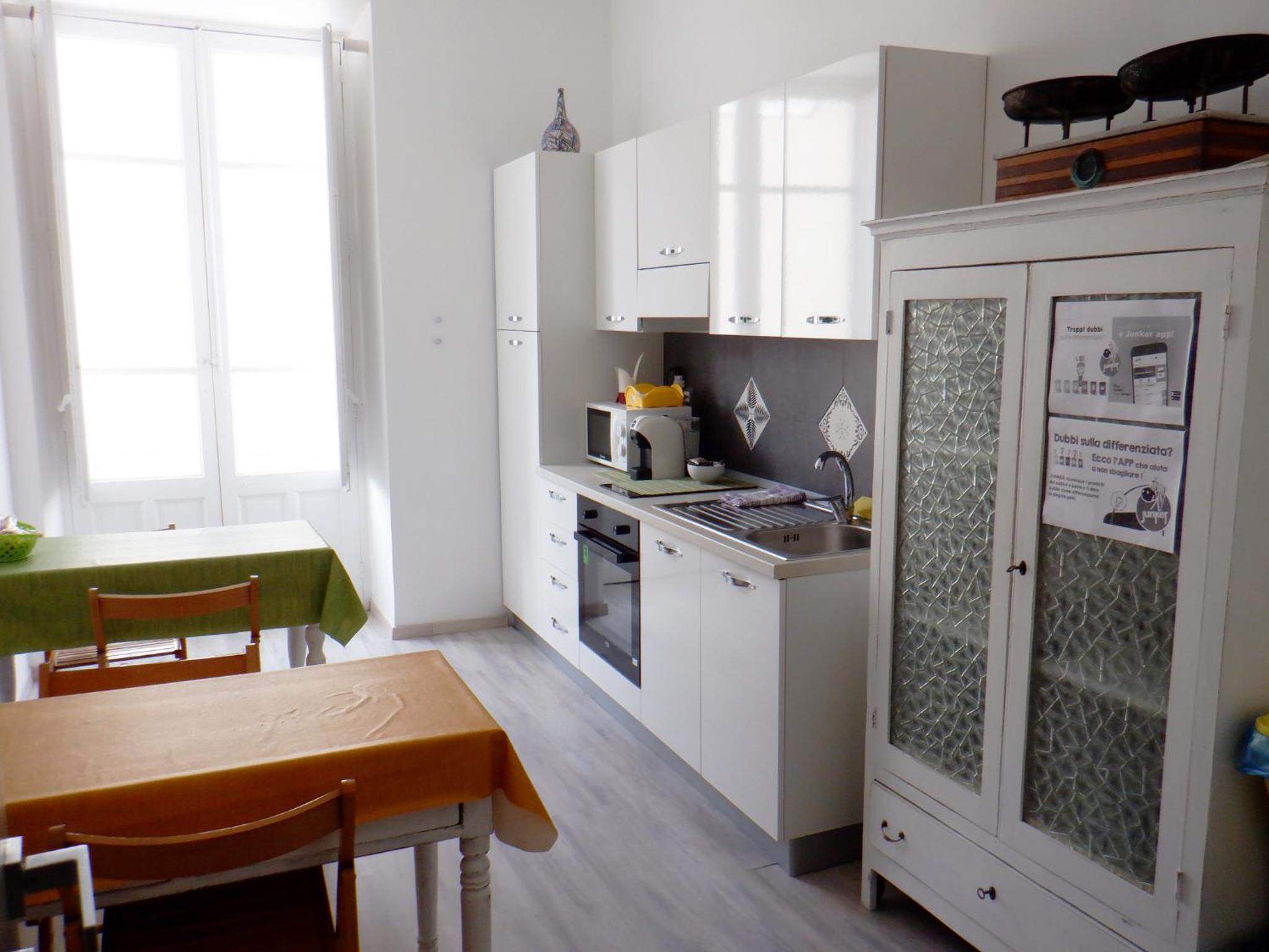 Quadruple Room with Private Bathroom - Photo 8