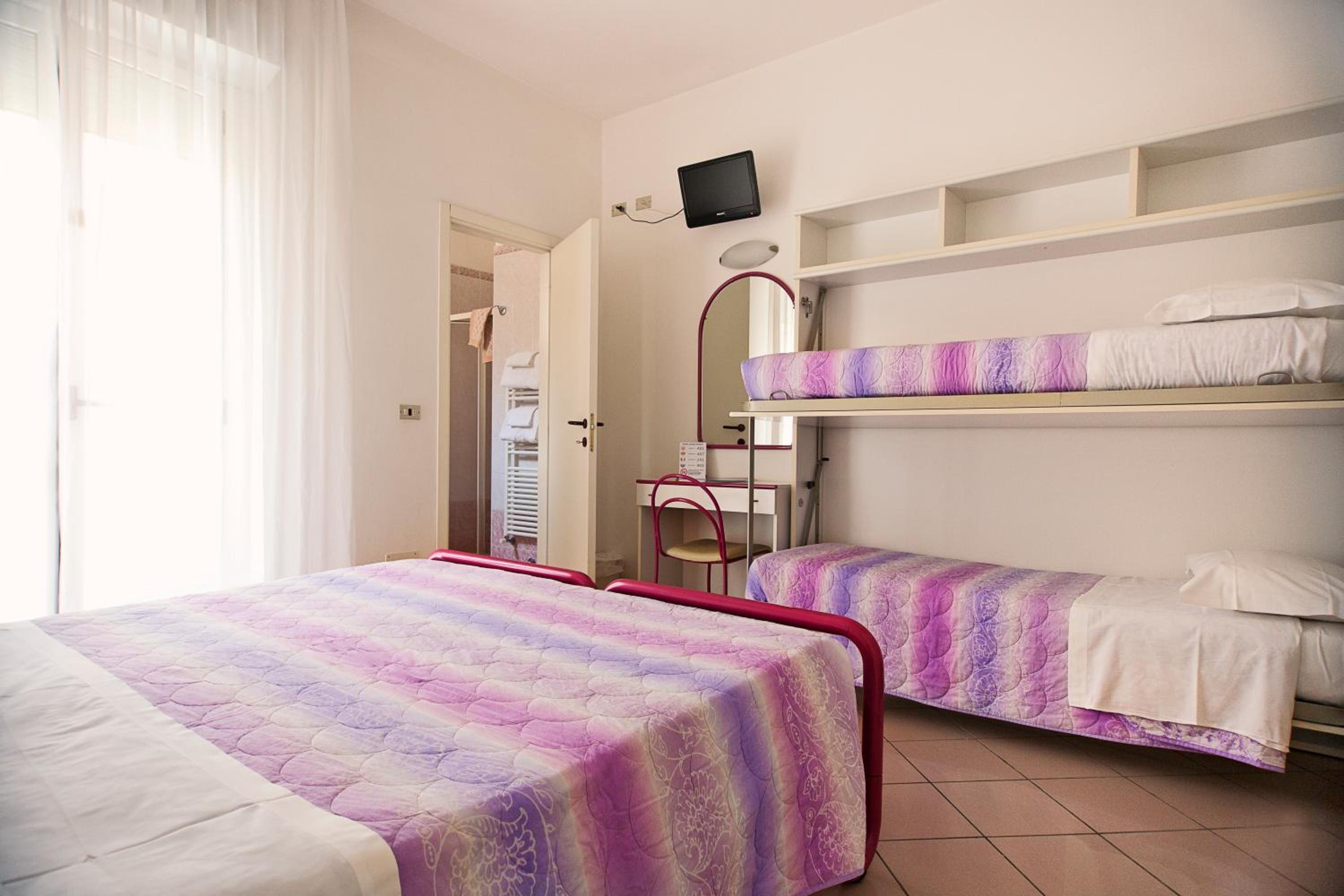 Quadruple Room - Photo 10