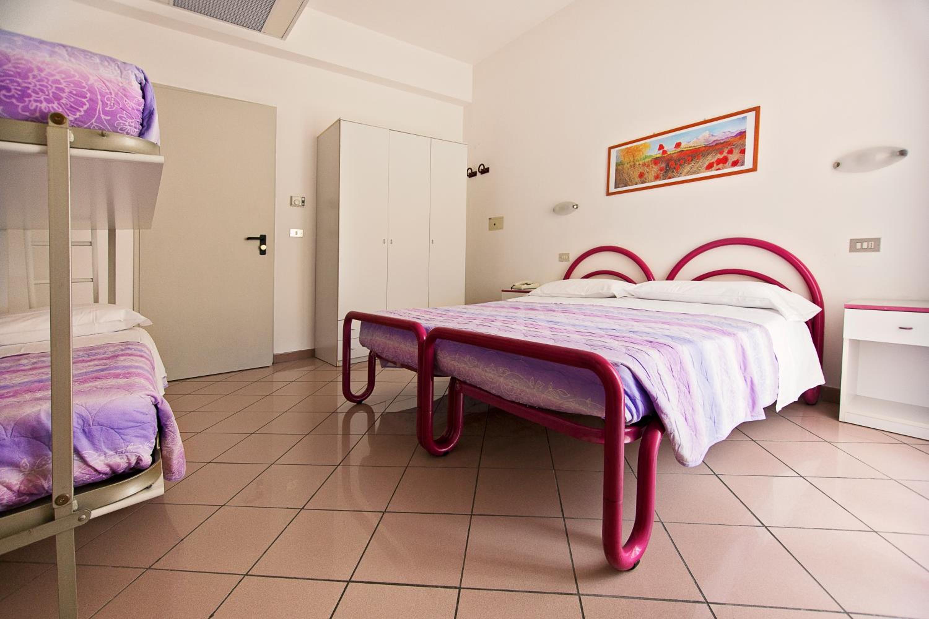 Quadruple Room - Photo 12