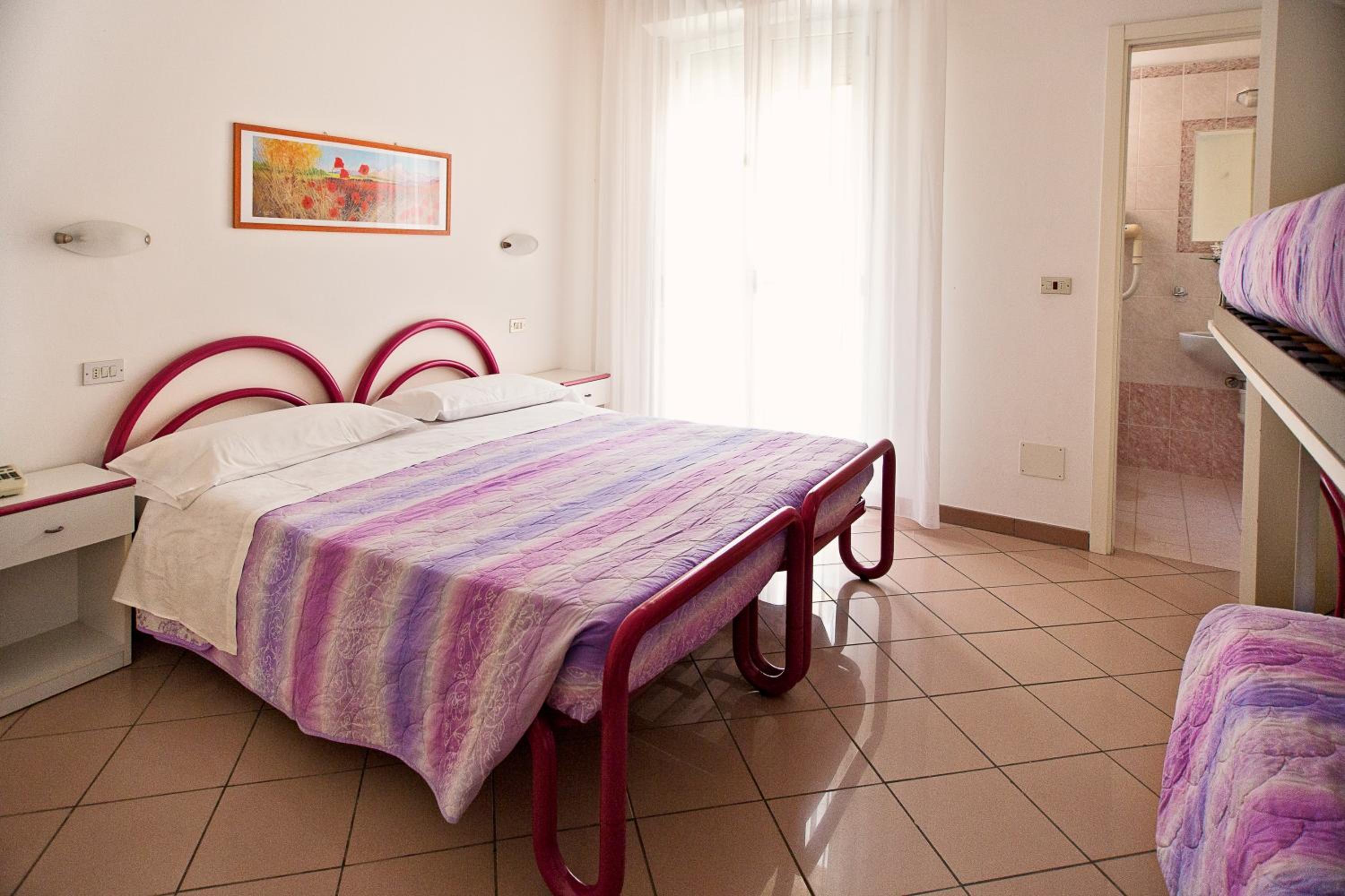 Quadruple Room - Photo 13