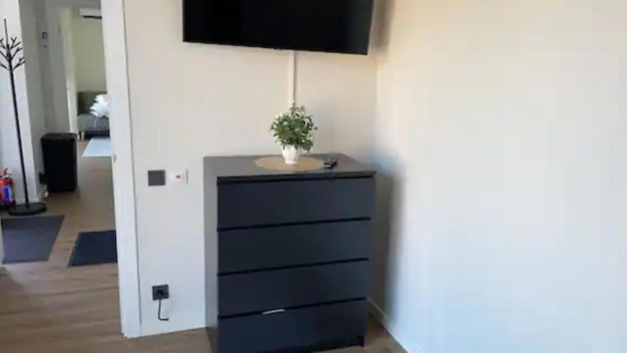 One-Bedroom Apartment - Photo 2