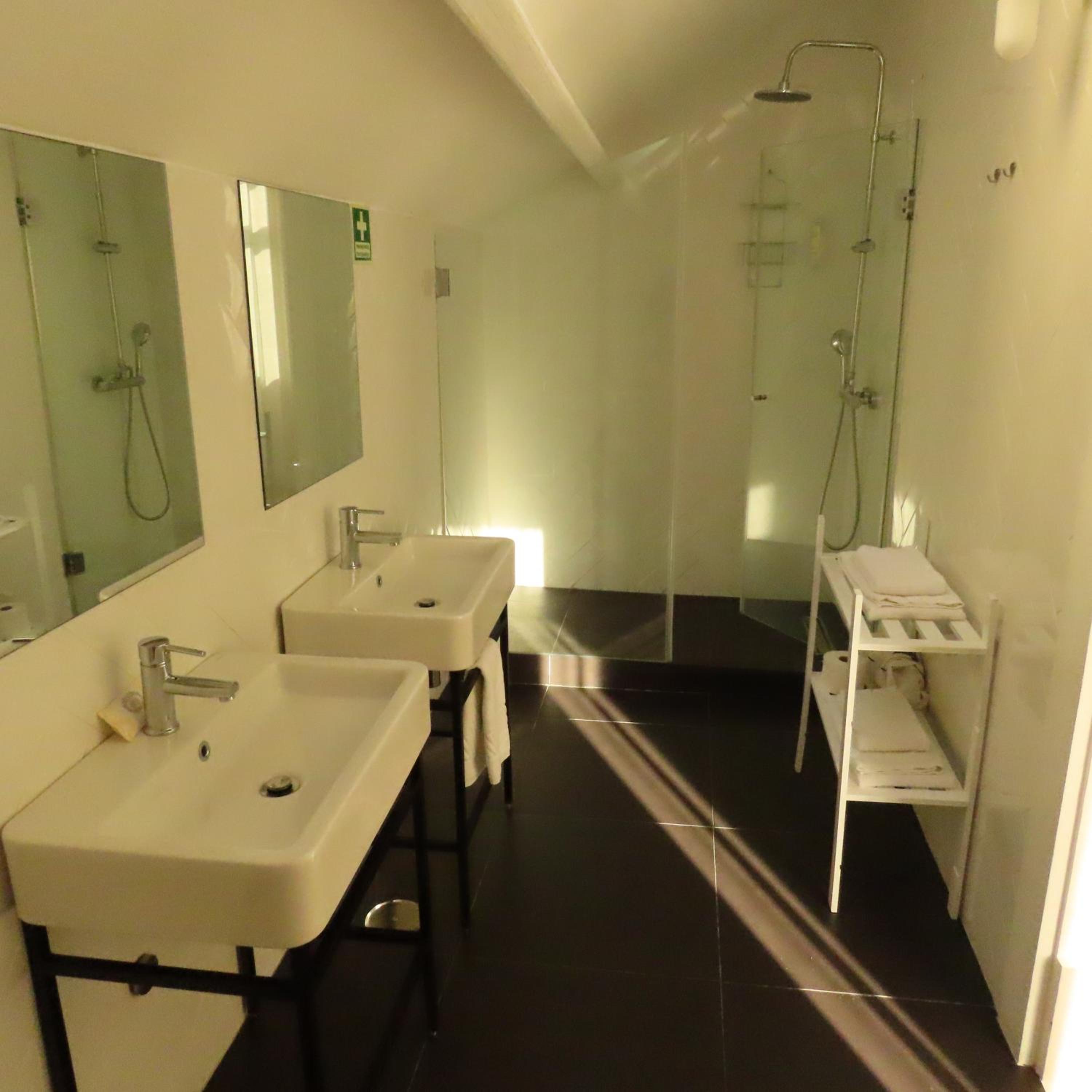 Twin Room - Photo 4