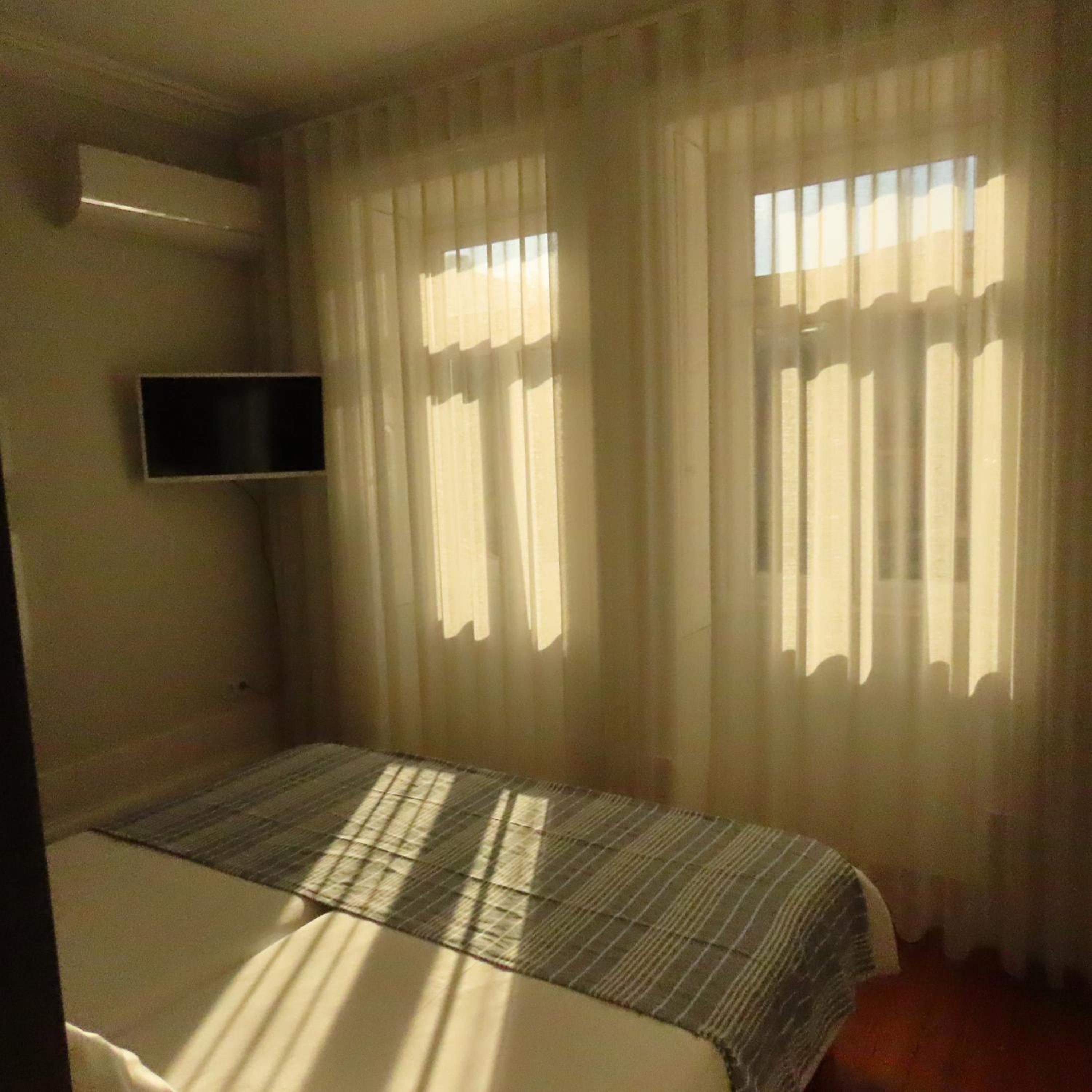 Twin Room - Photo 6