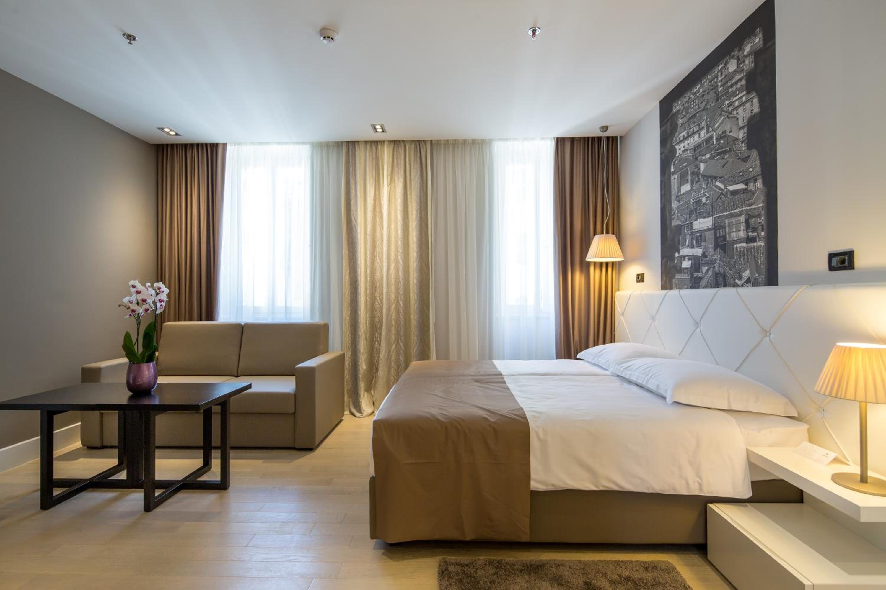 Deluxe Double or Twin Room with Free Spa Access photo 2