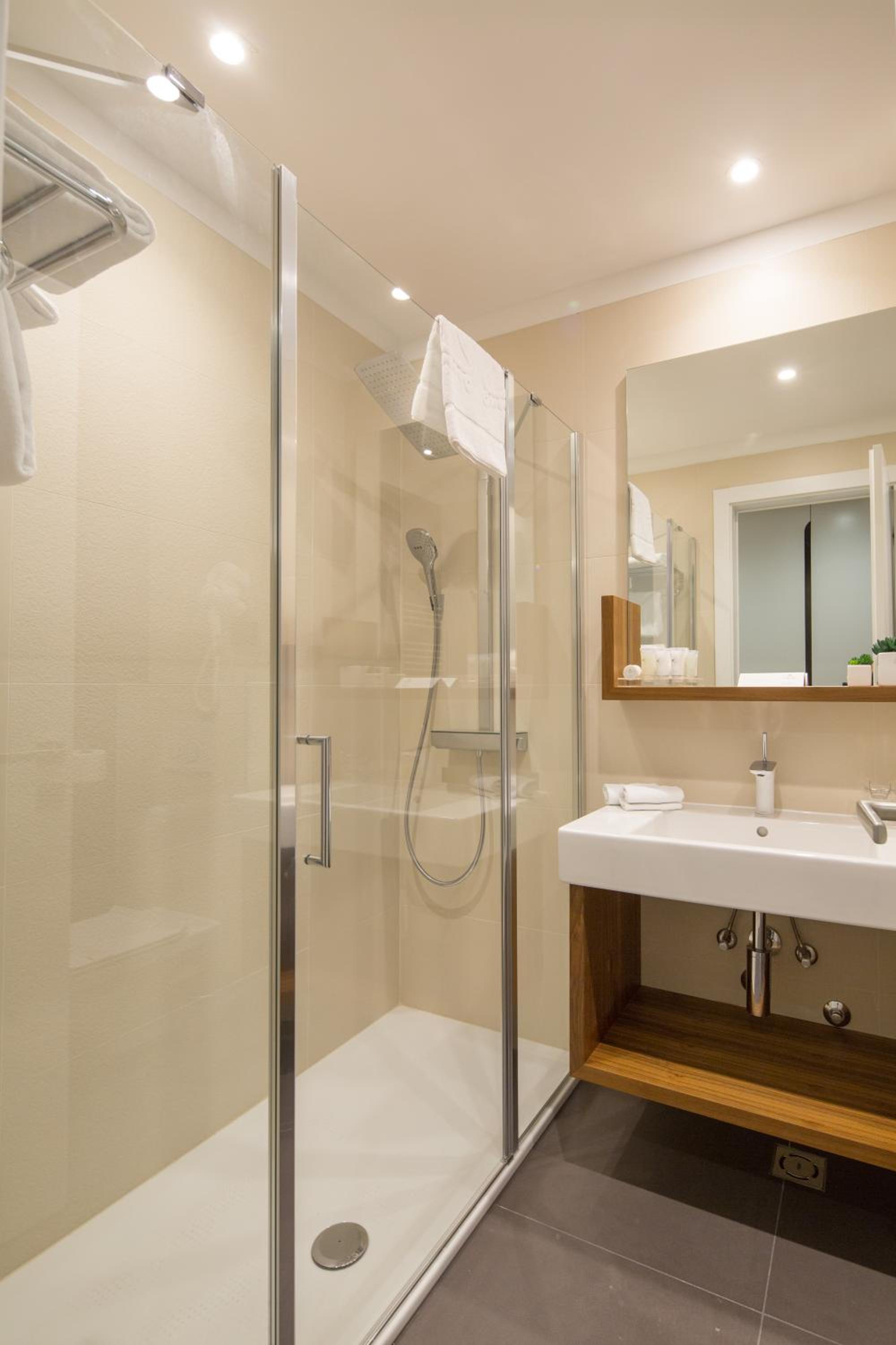 Superior Double Room with City View and with Free Spa Access photo 3