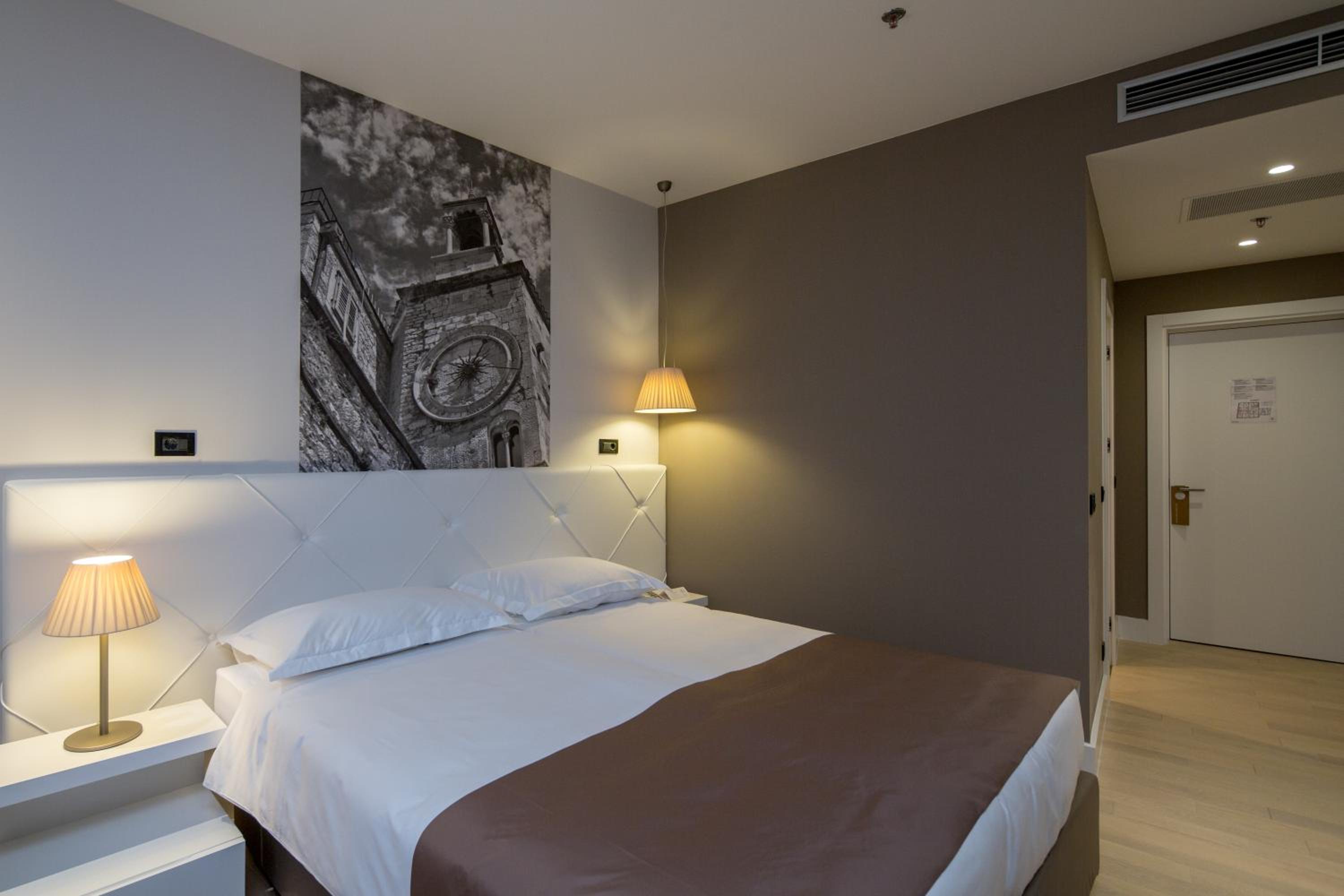 Superior Double Room with City View and with Free Spa Access photo 2