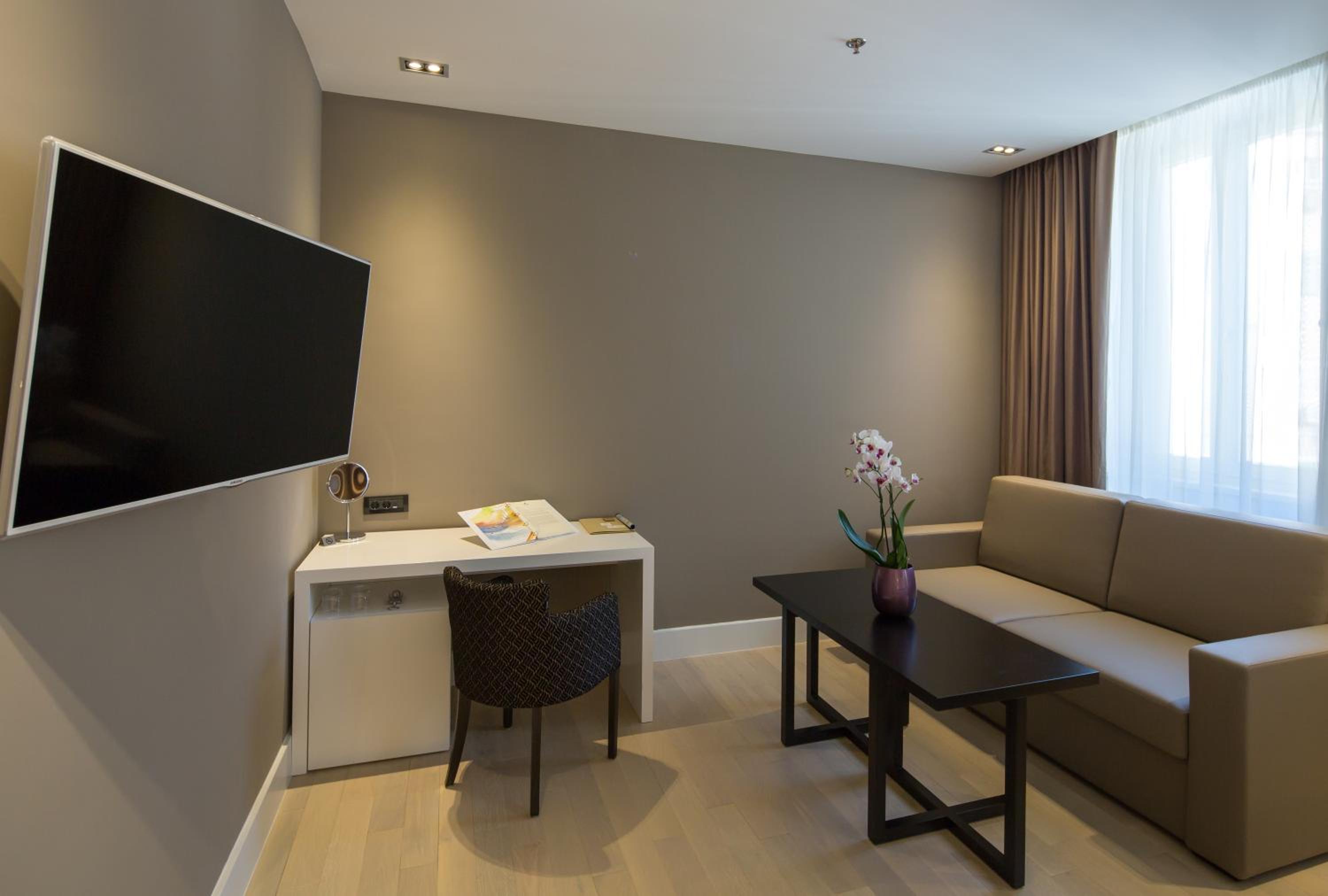 Deluxe Double or Twin Room with Free Spa Access photo 3