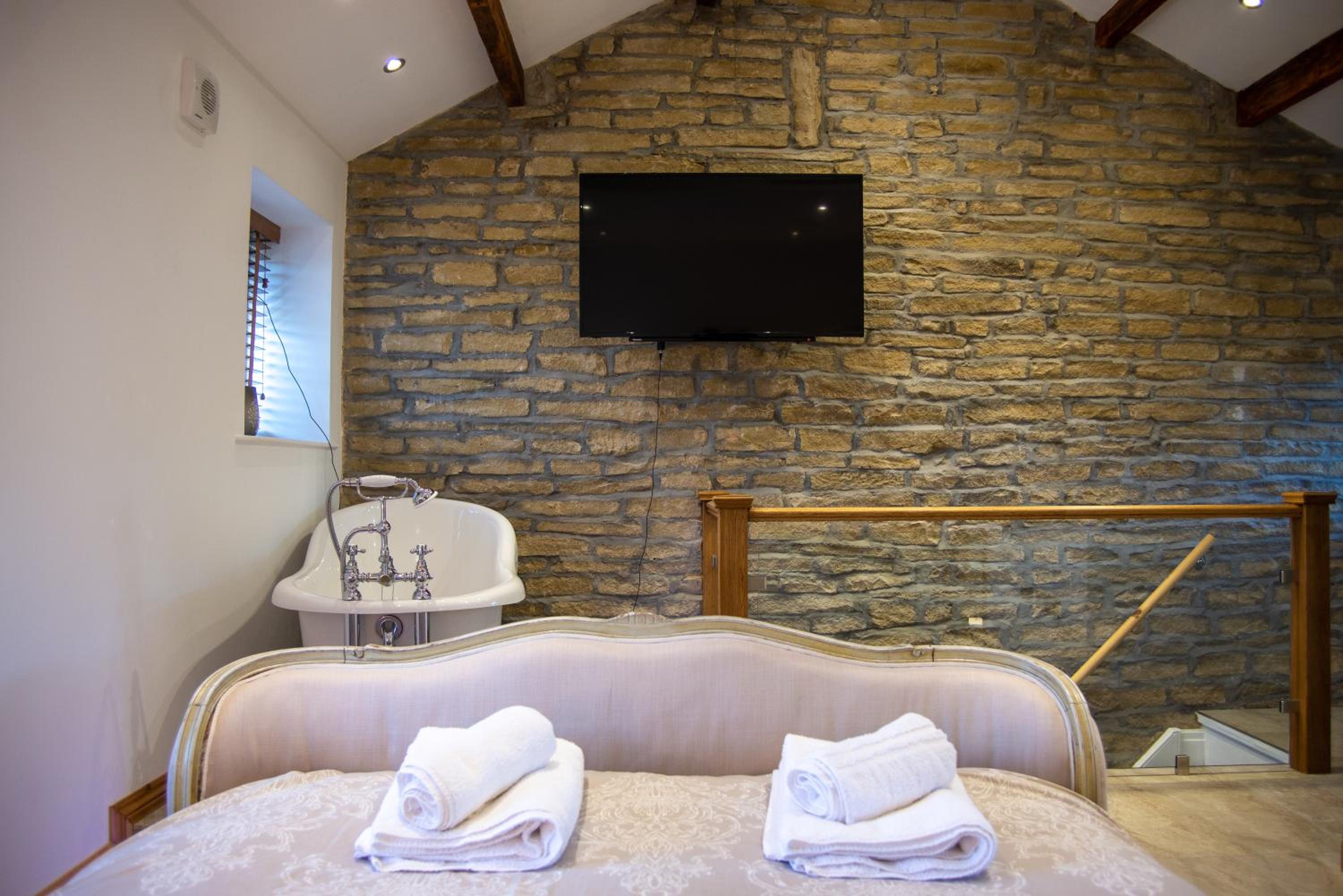 One-Bedroom House - Photo 12