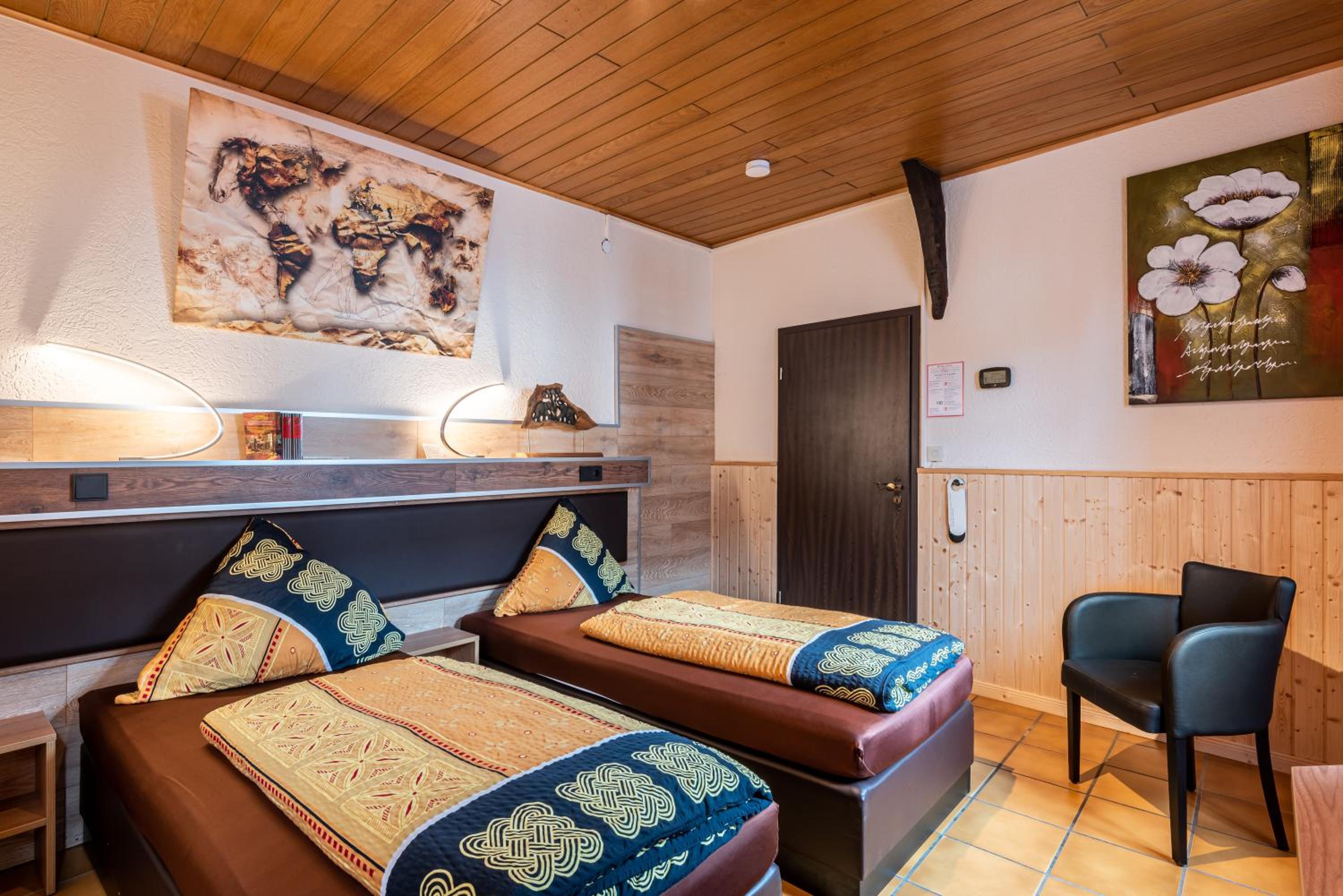 Twin Room - Photo 17