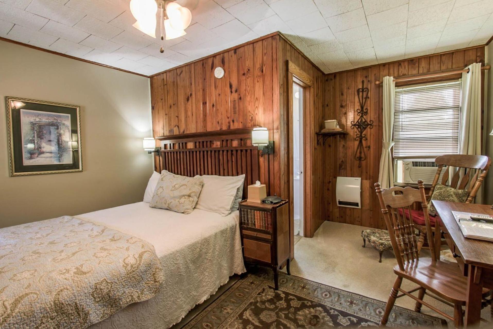 Standard Queen Room - Photo 5