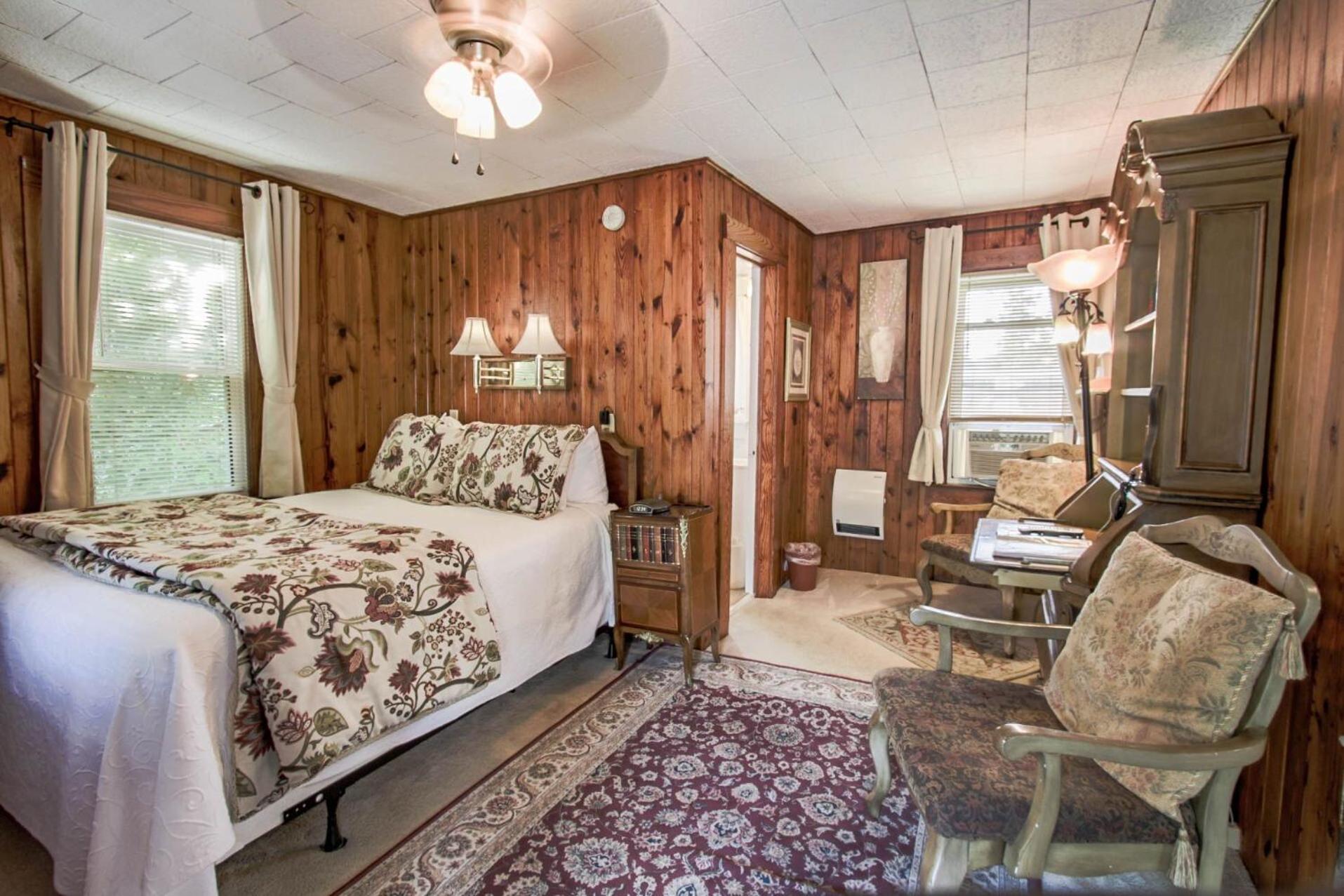 Standard Queen Room - Photo 7