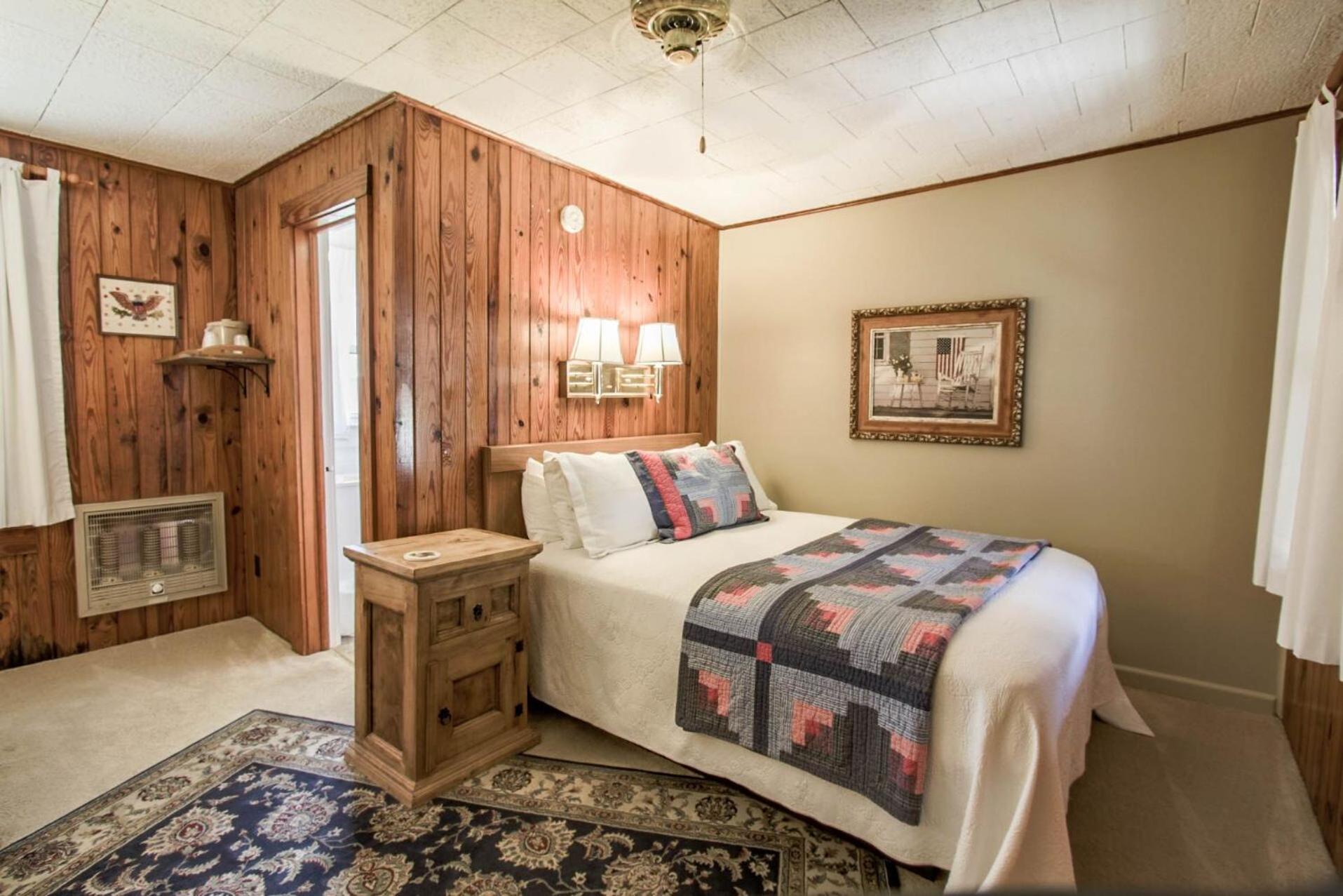 Standard Queen Room - Photo 6