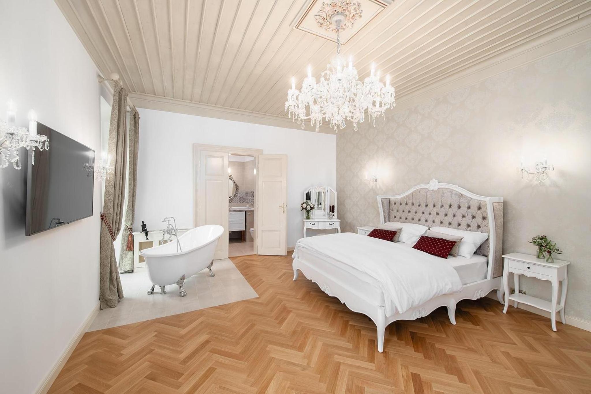 Large Double Room photo 1