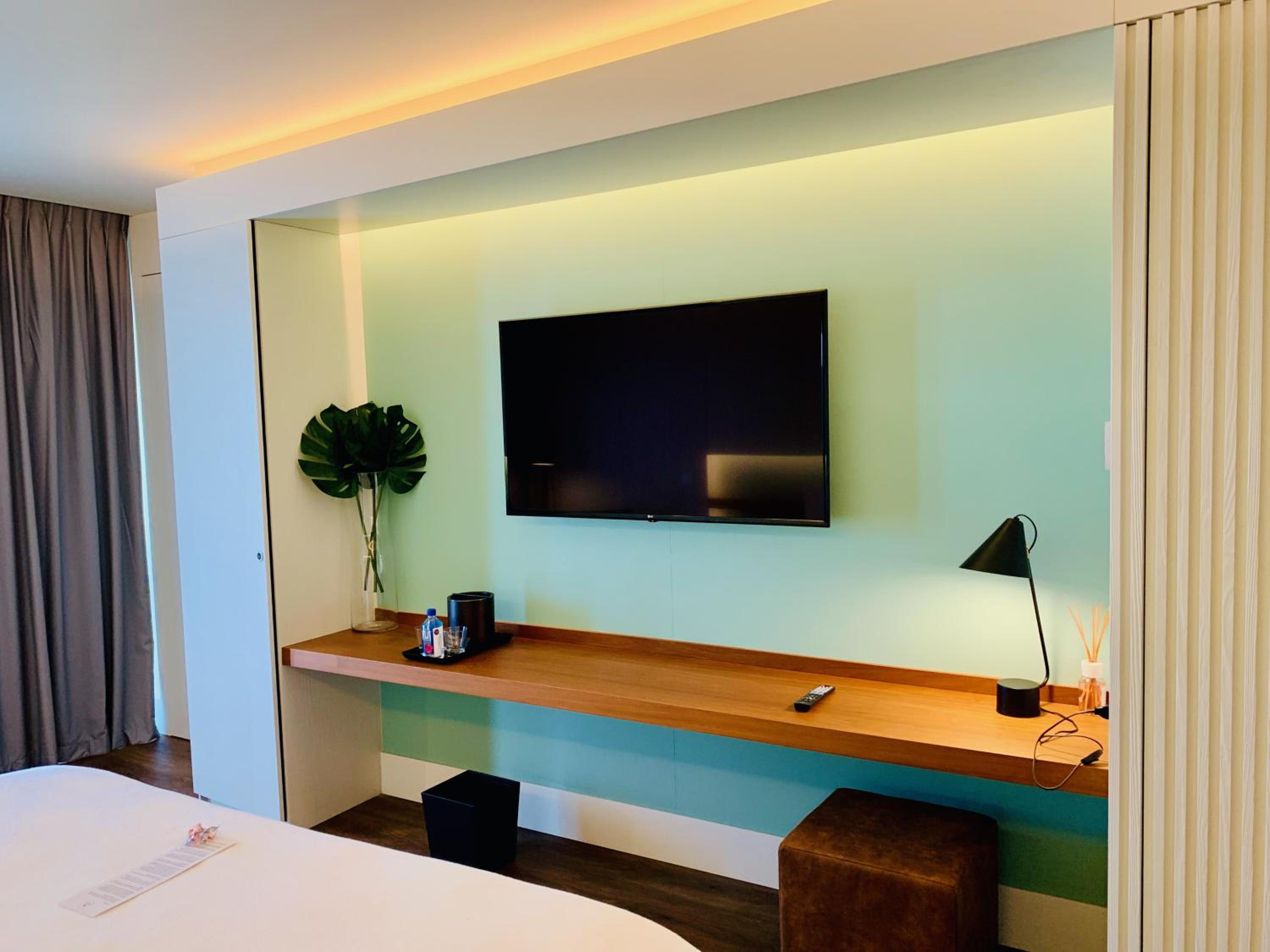Executive Suite - City View - Photo 3