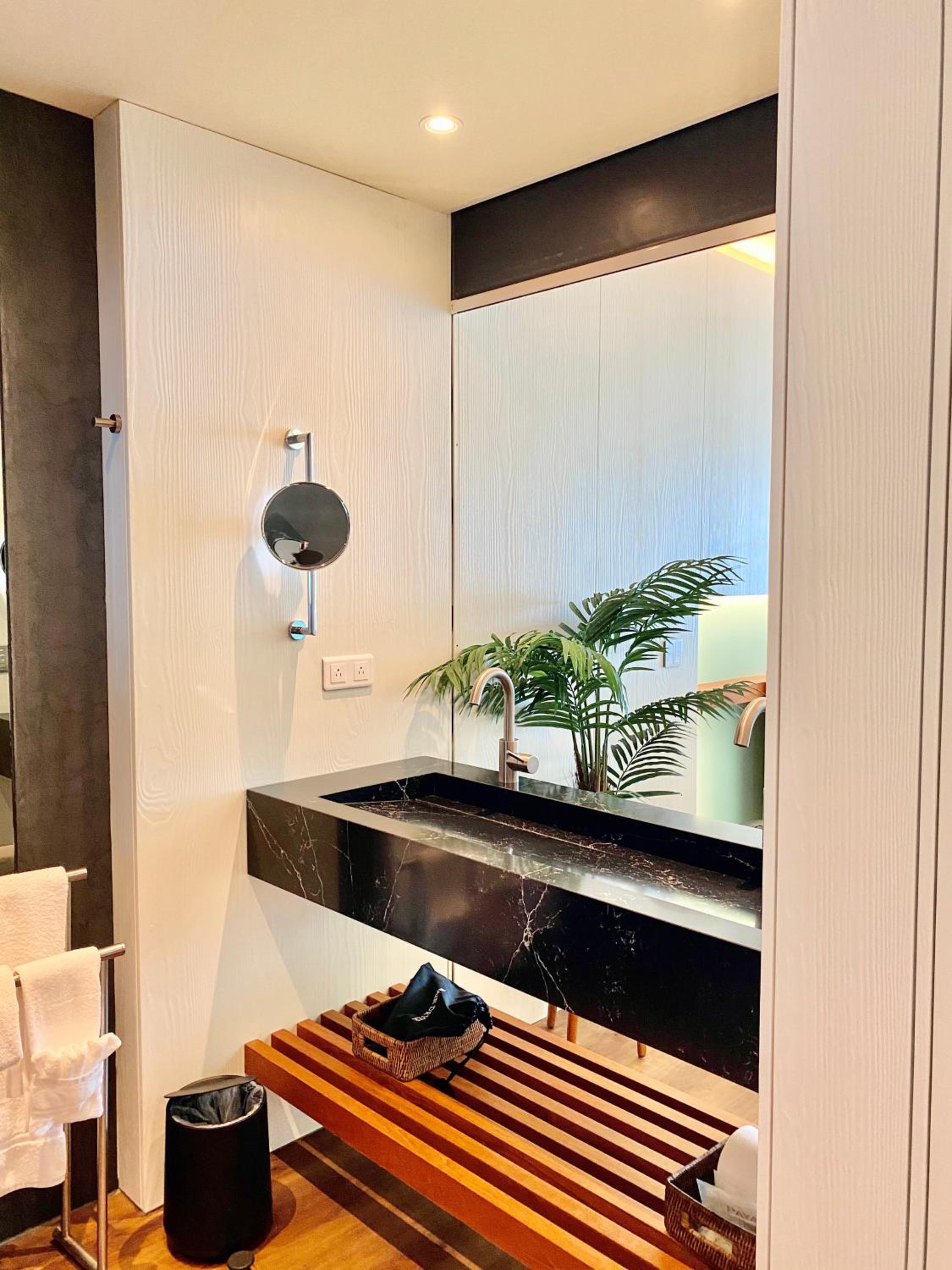 Executive Suite - City View - Photo 4