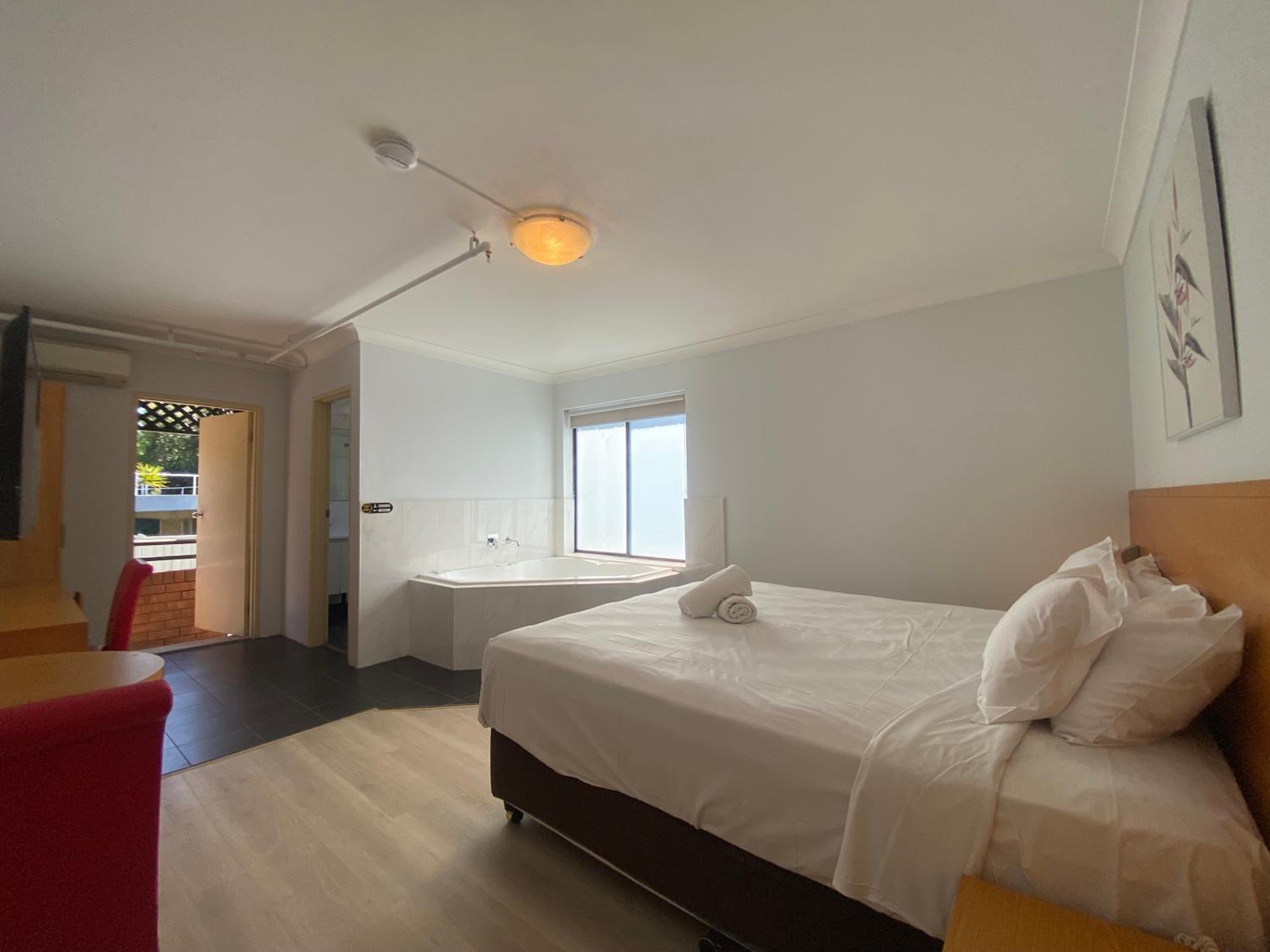 Deluxe Double Room with Spa Bath 