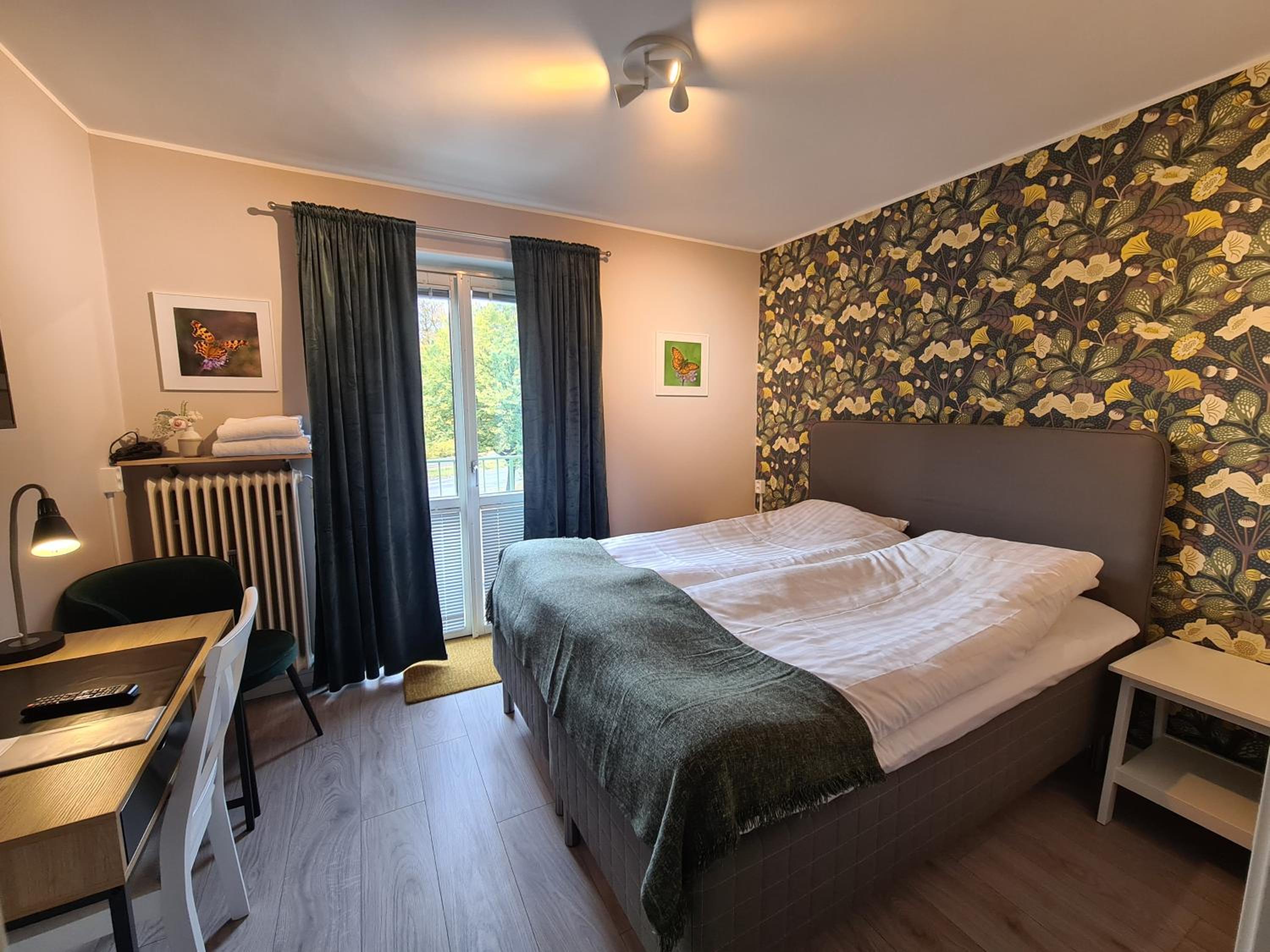 Standard Double Room with Shared Bathroom photo 2
