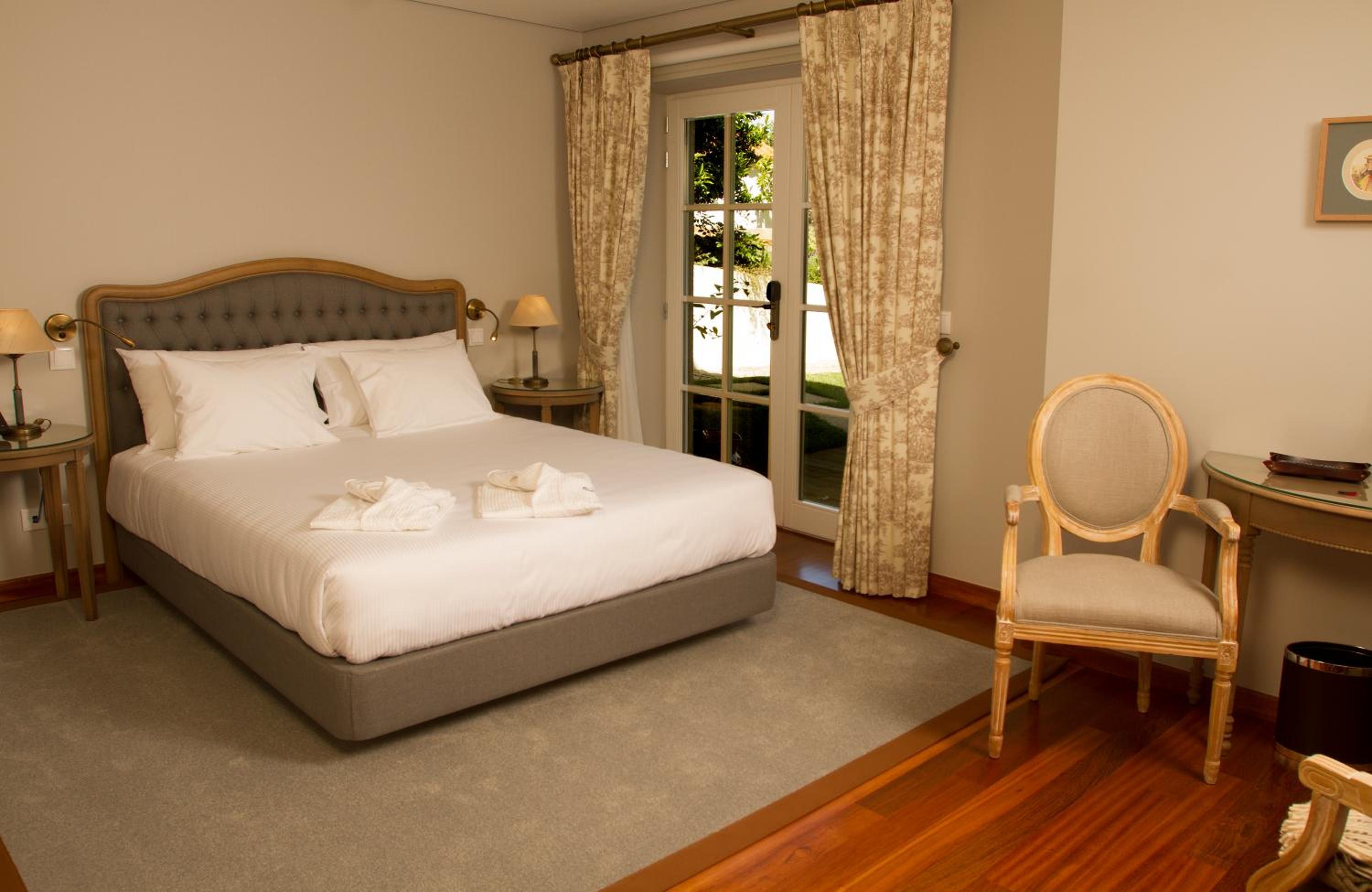 Double Room with Balcony and Garden View