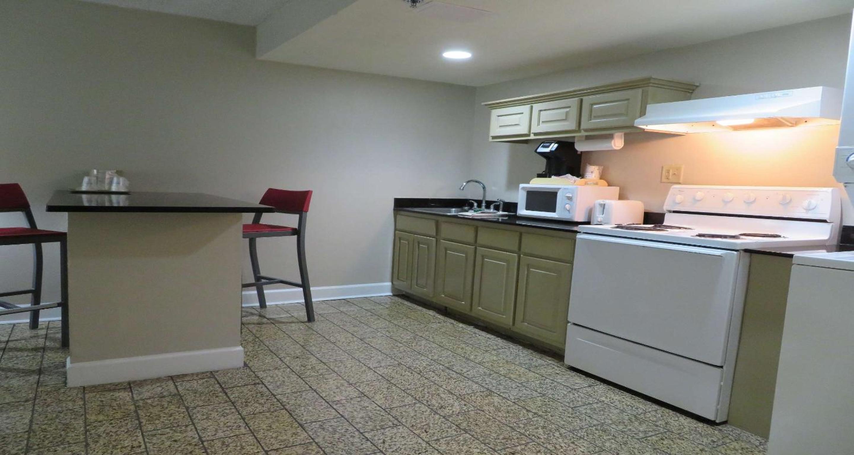 Queen Suite with Two Queen Beds - Photo 10