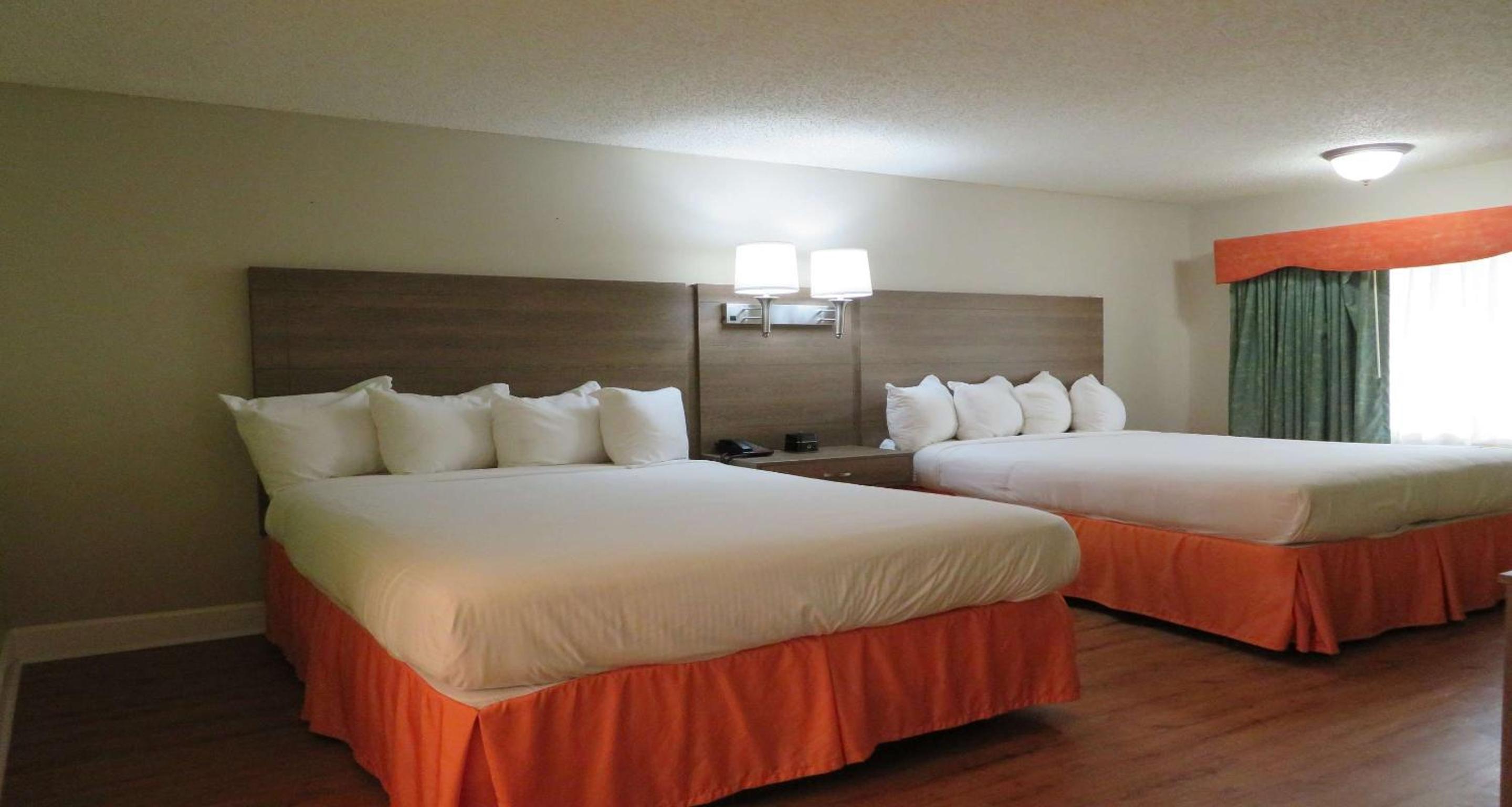 Queen Suite with Two Queen Beds - Photo 8