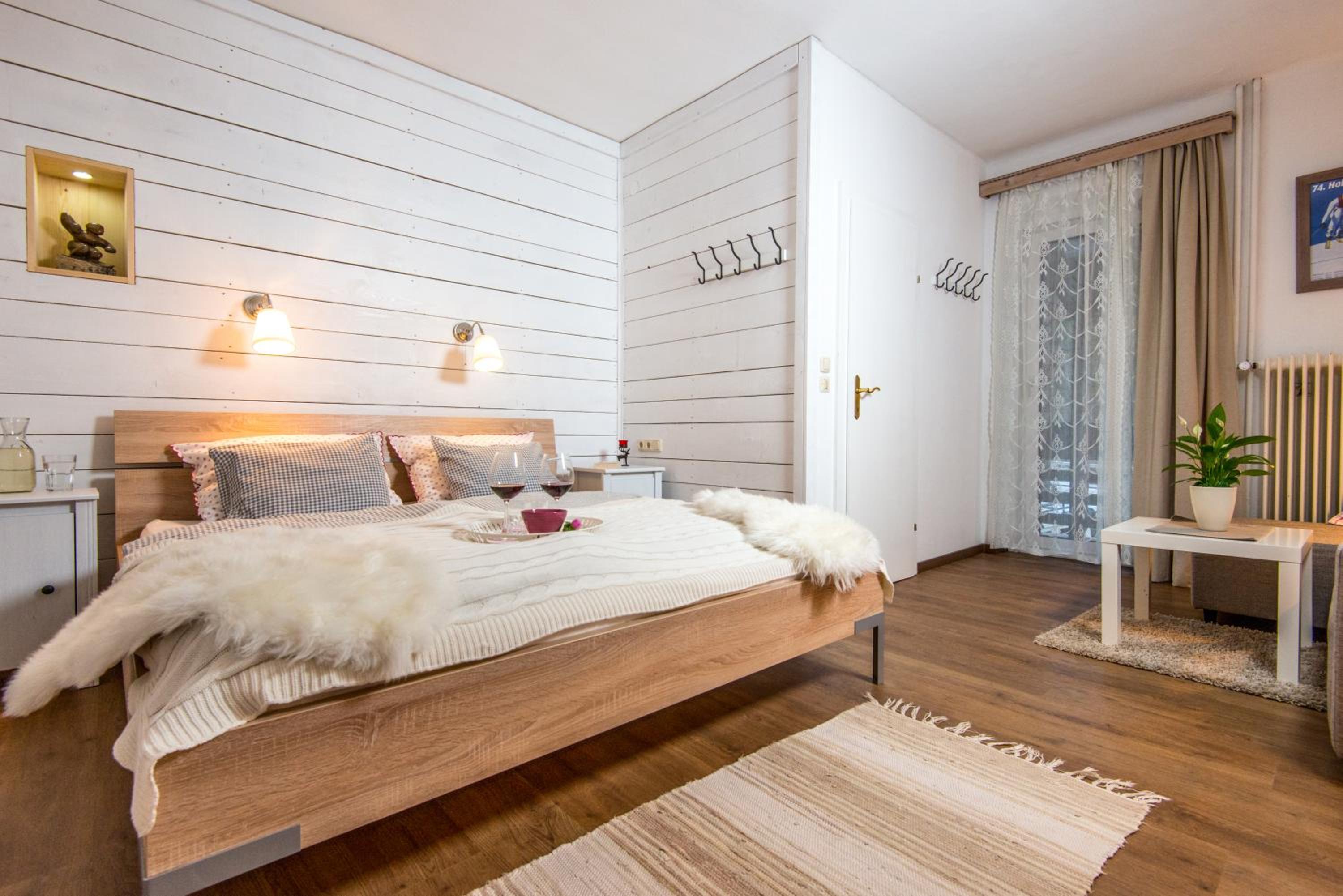 One-Bedroom Apartment with Balcony photo 1