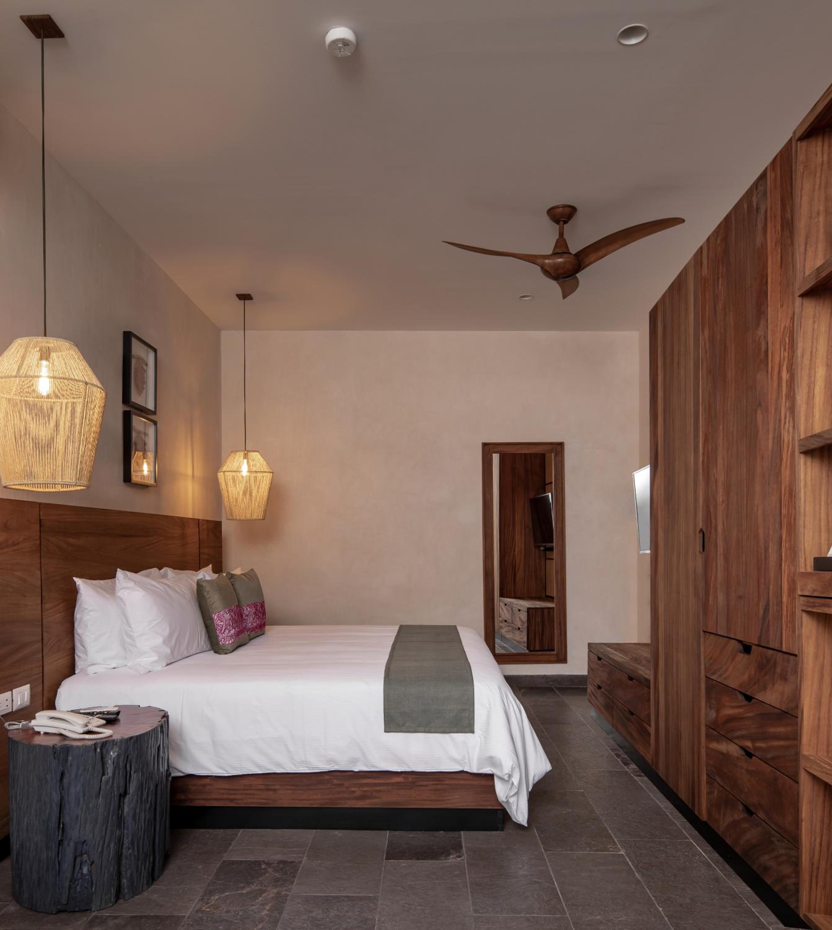 Standard King Room - Photo 1