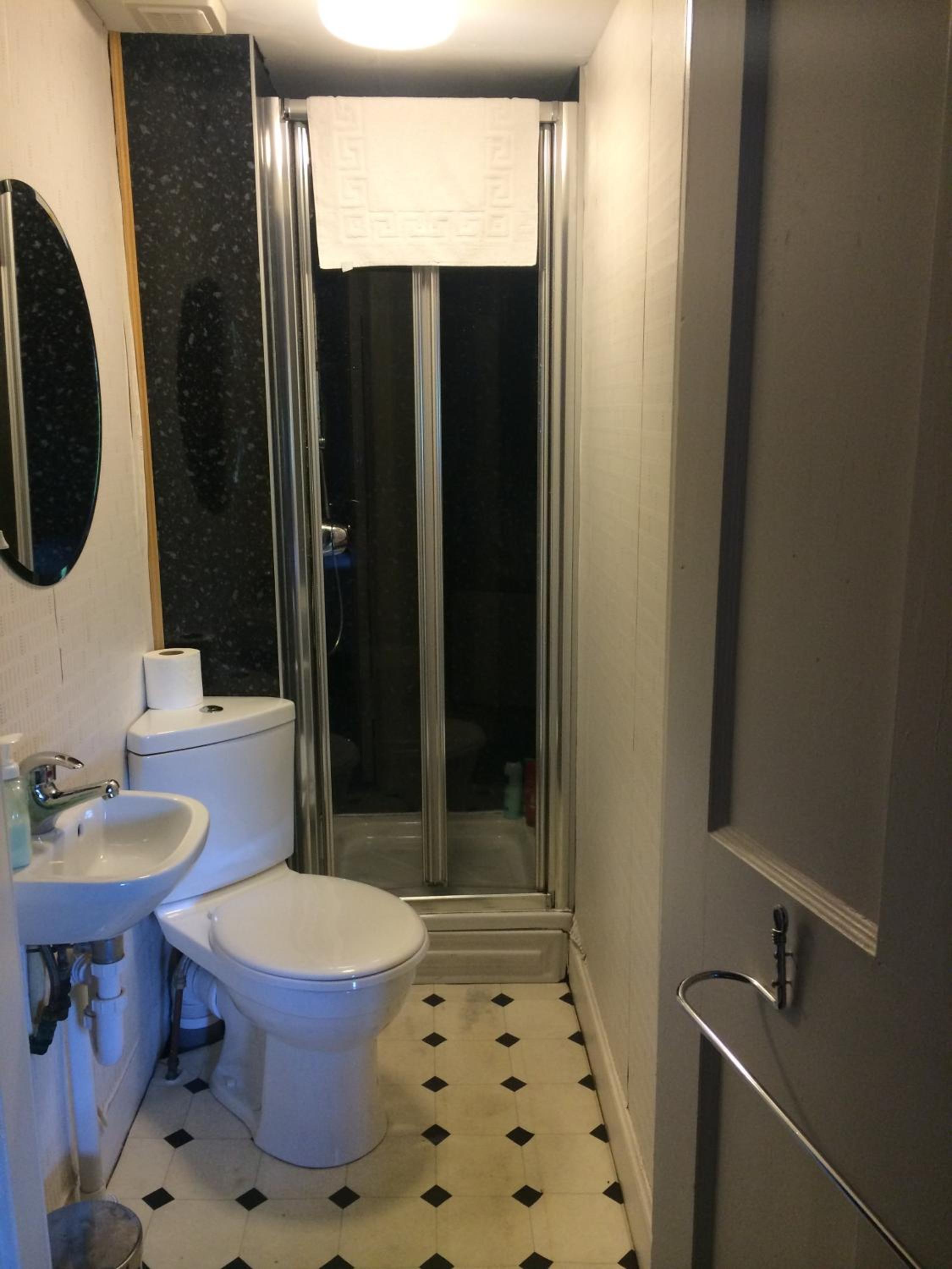 Family Room with Private Bathroom photo 3